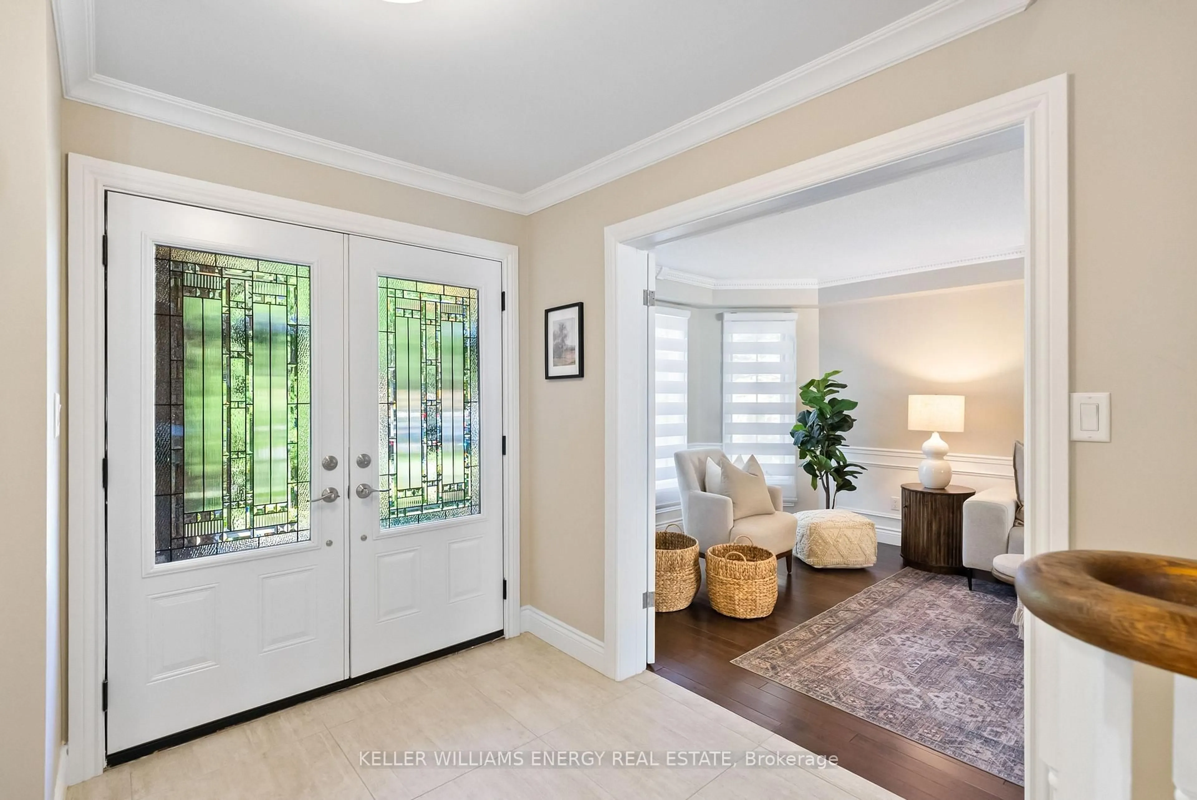 Indoor entryway for 807 Regal Cres, Pickering Ontario L1X 2P7