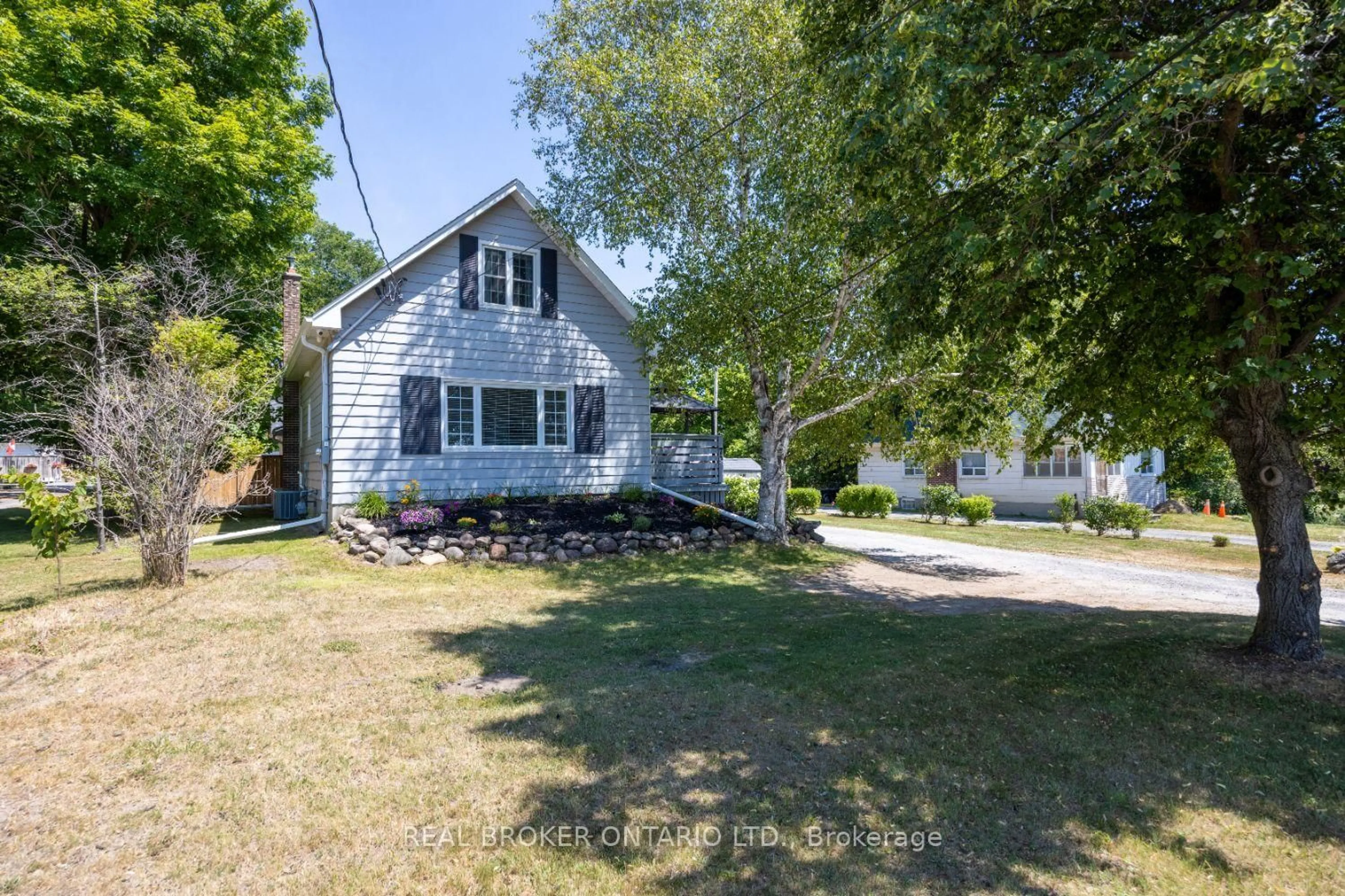 A pic from outside/outdoor area/front of a property/back of a property/a pic from drone, street for 79 Townline Rd, Clarington Ontario L1E 2J3