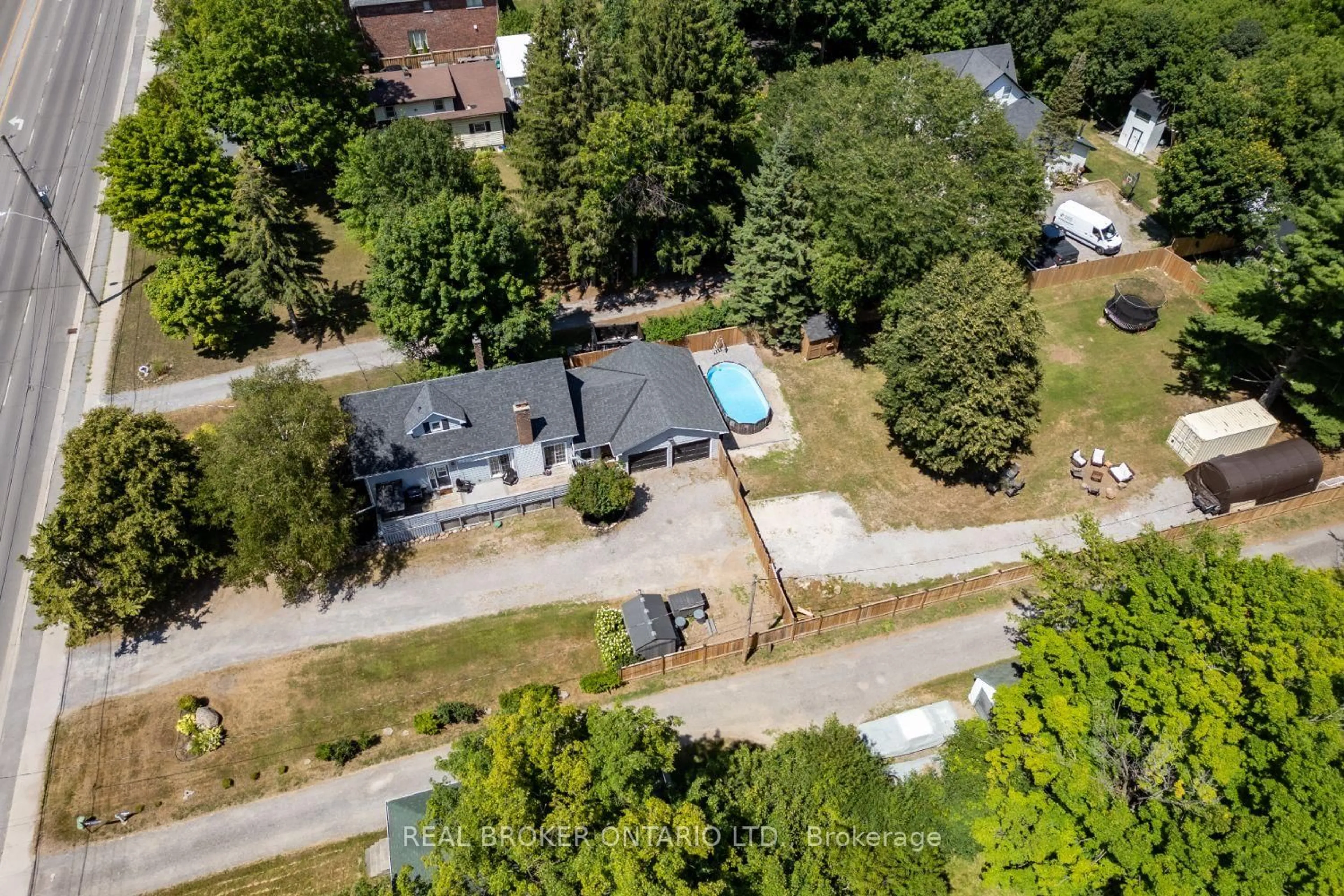 A pic from outside/outdoor area/front of a property/back of a property/a pic from drone, street for 79 Townline Rd, Clarington Ontario L1E 2J3