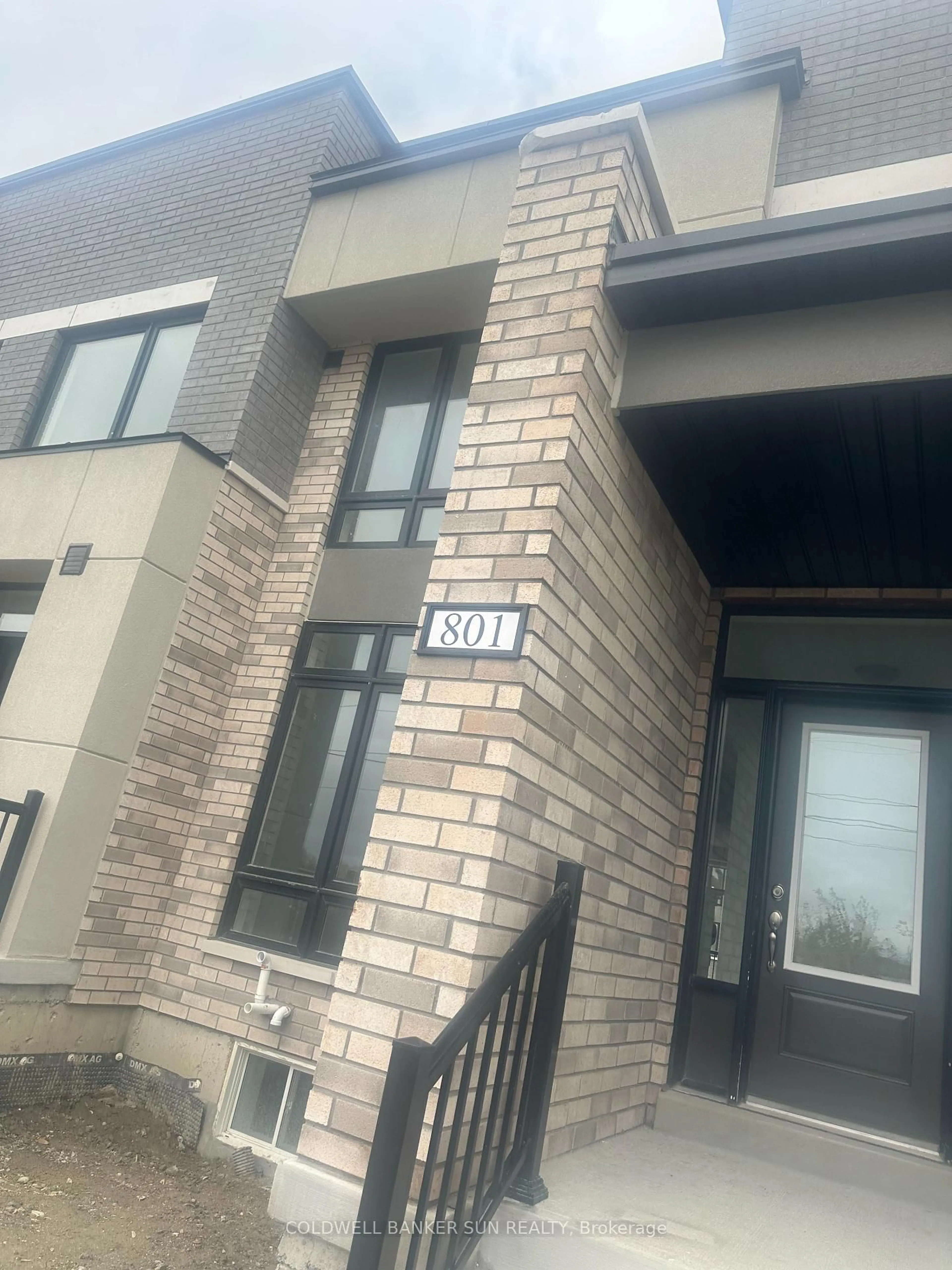 Home with brick exterior material, street for 801 Conlin Rd, Oshawa Ontario L1H 7K5