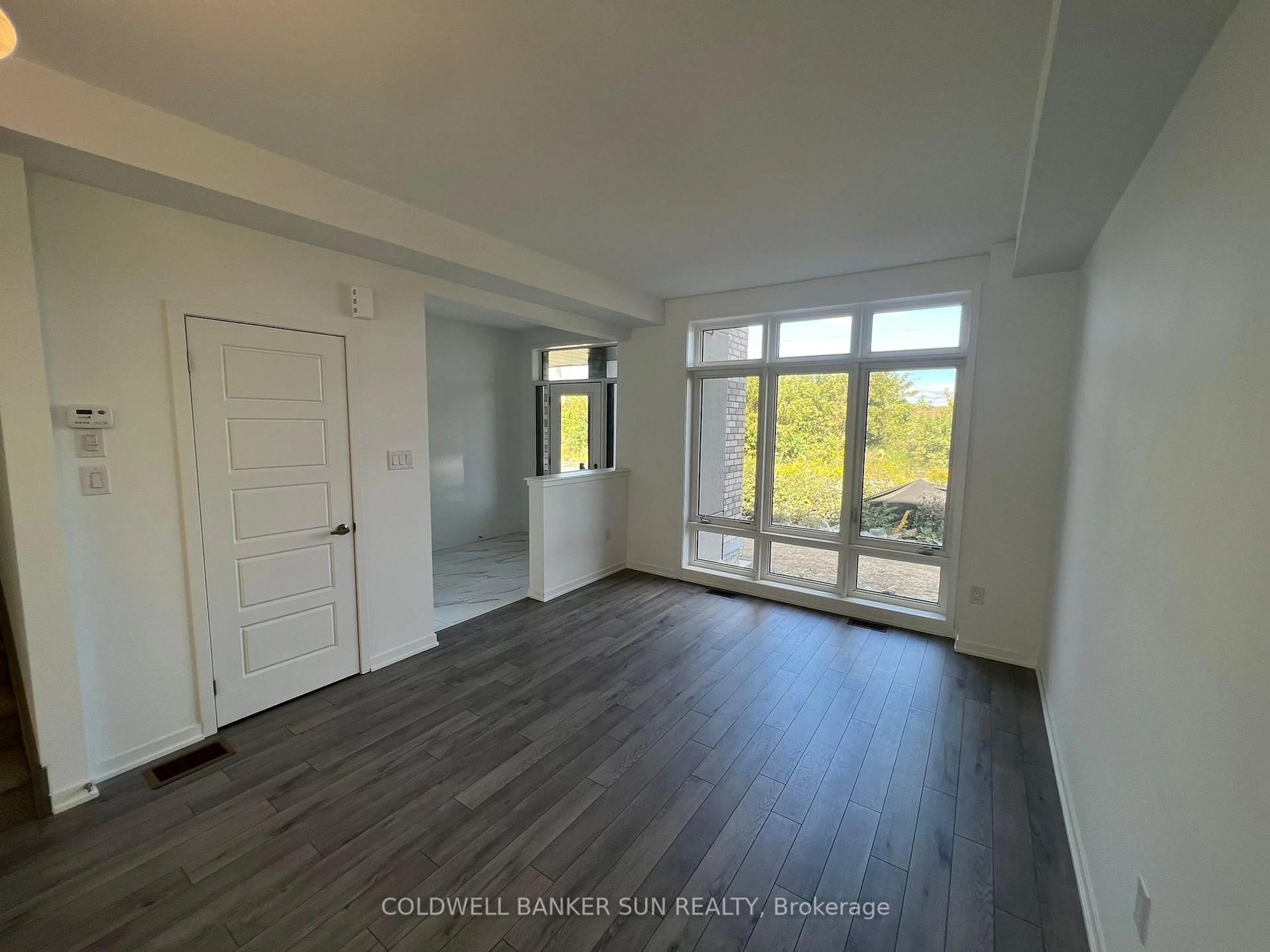 A pic of a room for 801 Conlin Rd, Oshawa Ontario L1H 7K5
