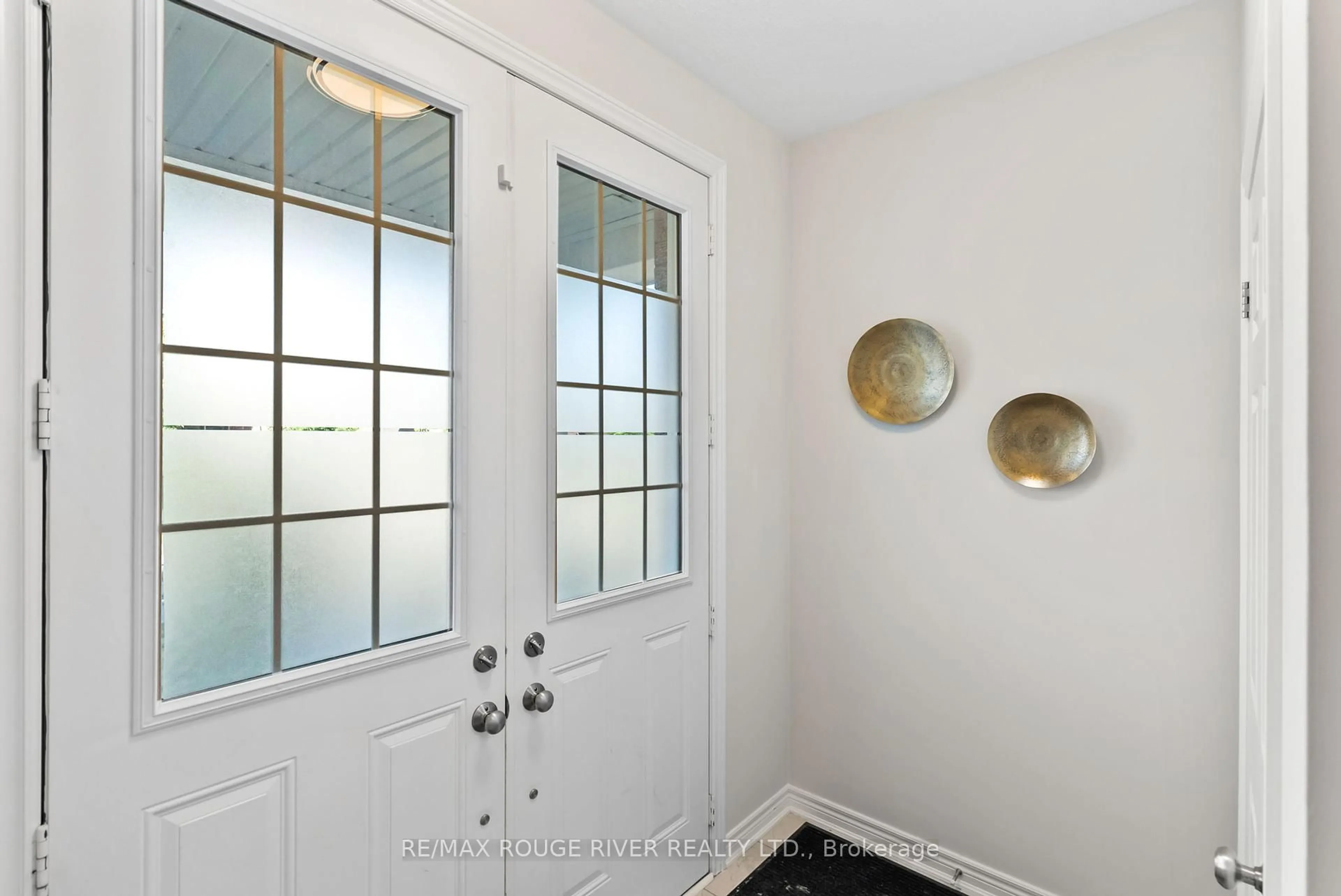 Indoor entryway for 36 Charterhouse Dr, Whitby Ontario L1R 3R8