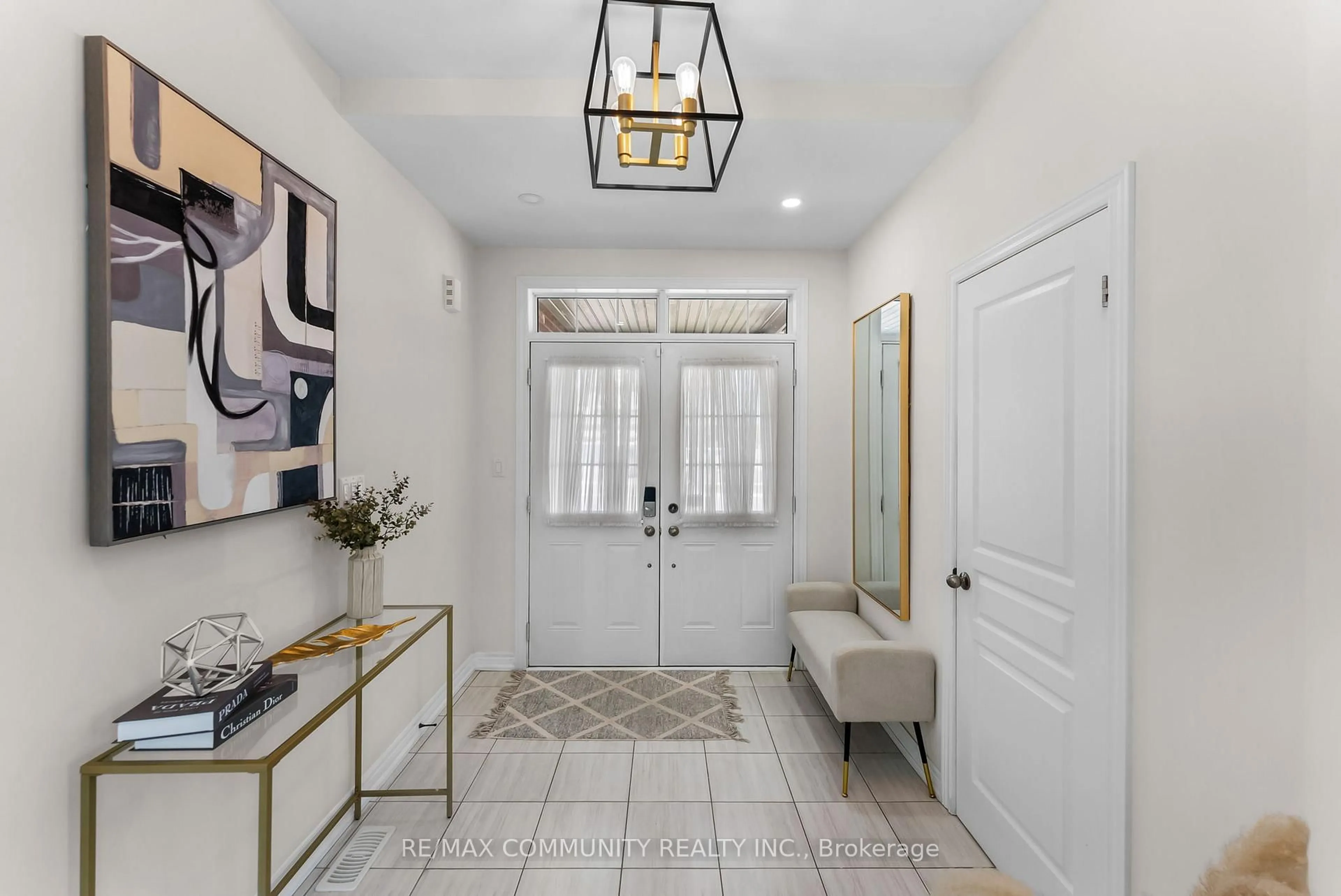 Indoor entryway for 279 Kenneth Cole Dr, Clarington Ontario L1C 0W1