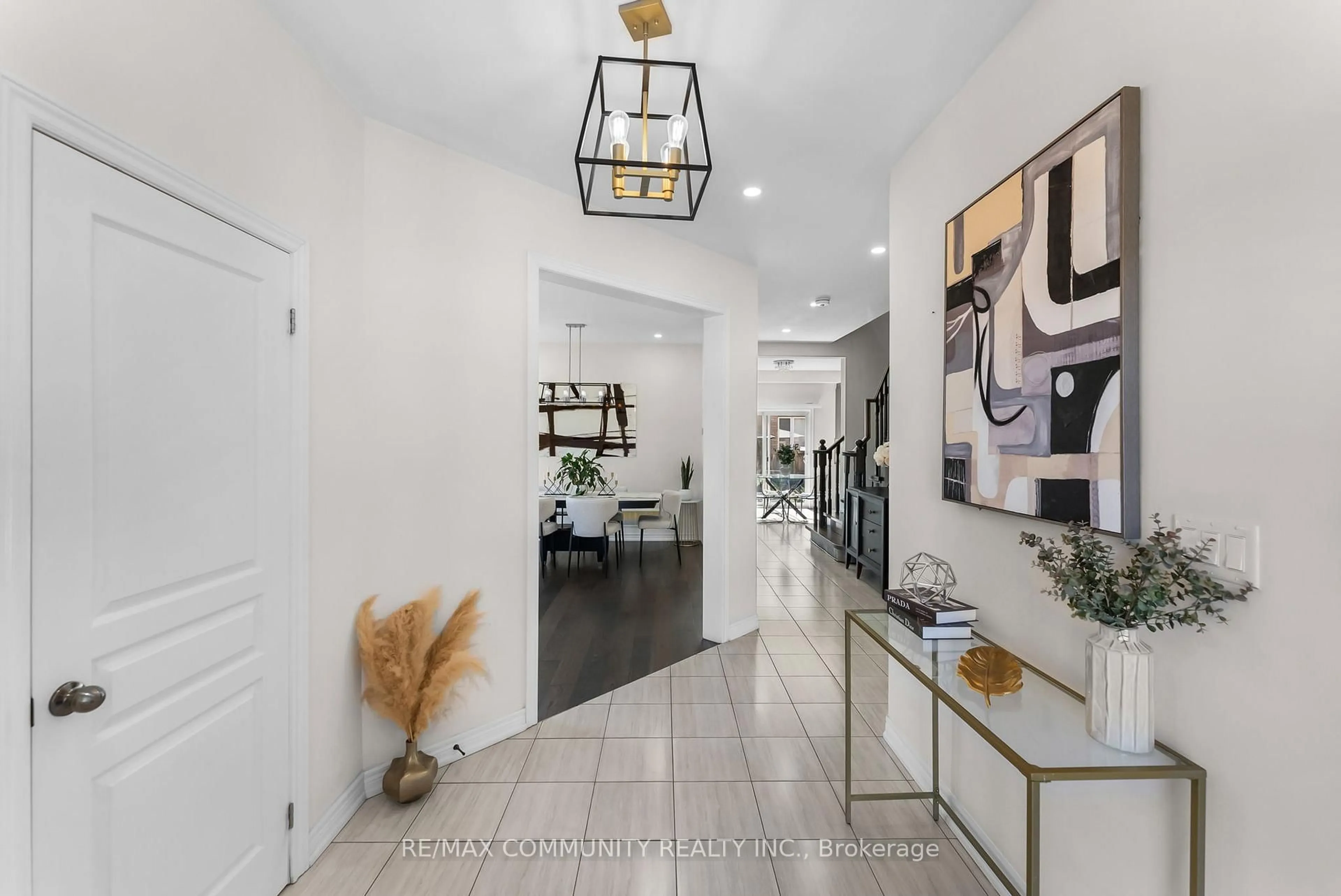 Indoor entryway for 279 Kenneth Cole Dr, Clarington Ontario L1C 0W1