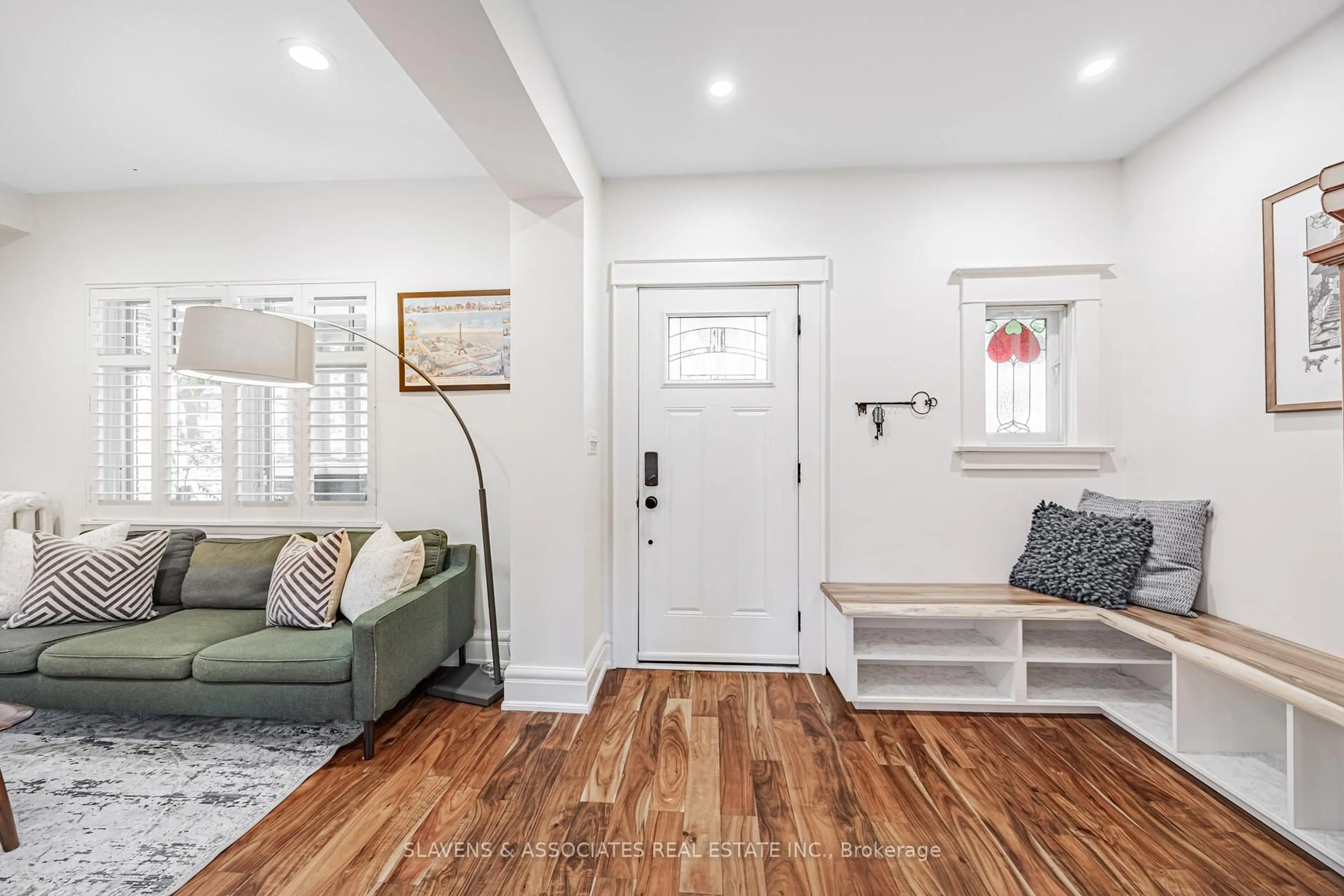 Indoor entryway for 104 Silver Birch Ave, Toronto Ontario M4E 3L4
