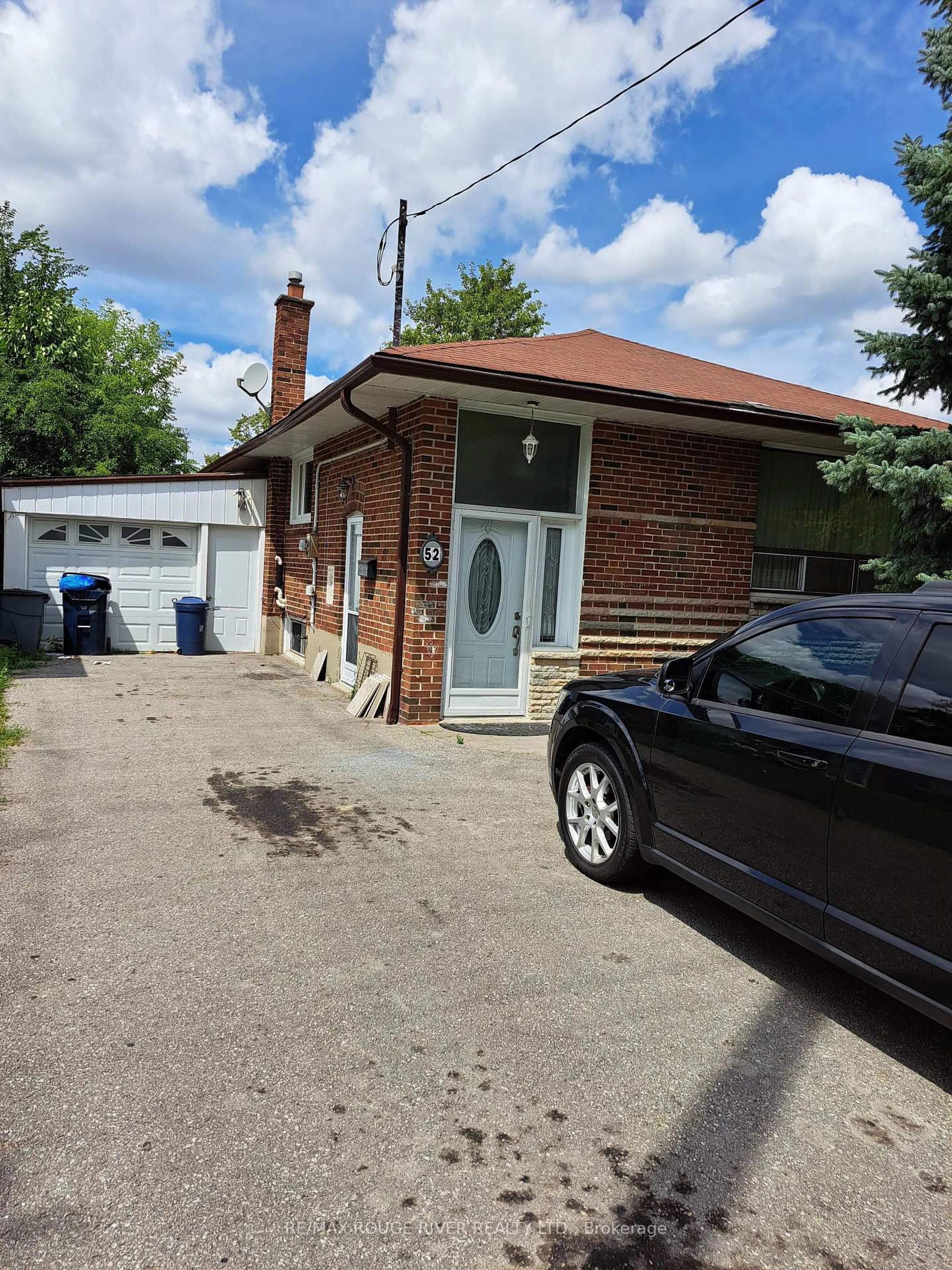 A pic from outside/outdoor area/front of a property/back of a property/a pic from drone, street for 52 Lombardy Cres, Toronto Ontario M1K 4N9