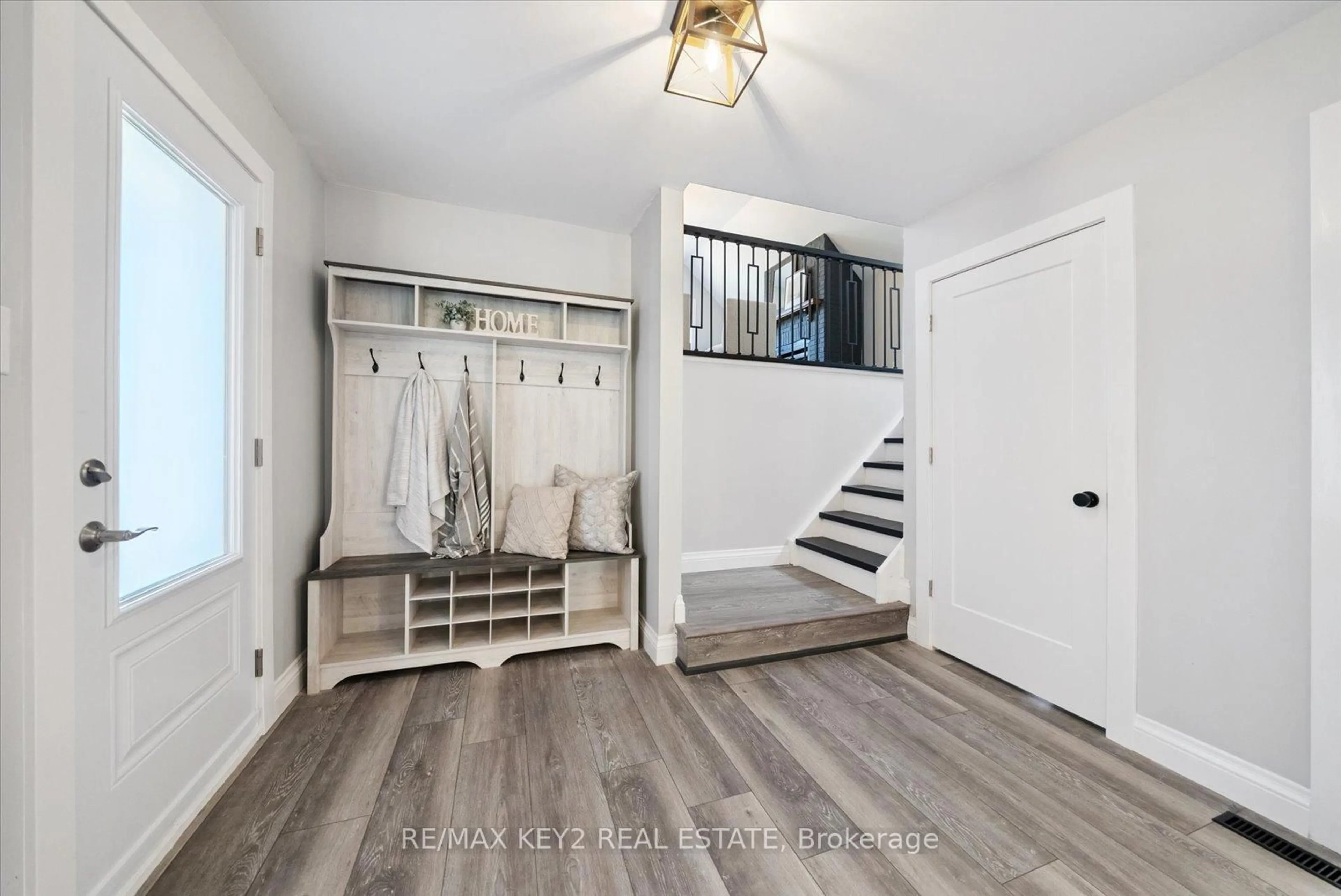 Indoor entryway for 2284 Chapman Crt, Pickering Ontario L1X 2E8