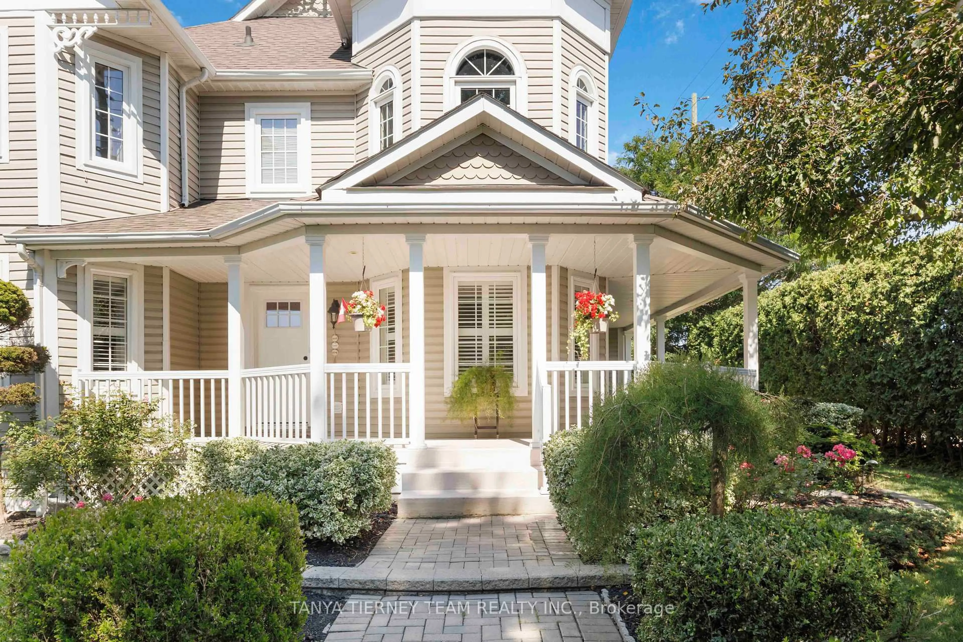 Unknown for 1 Watford St, Whitby Ontario L1M 1C8