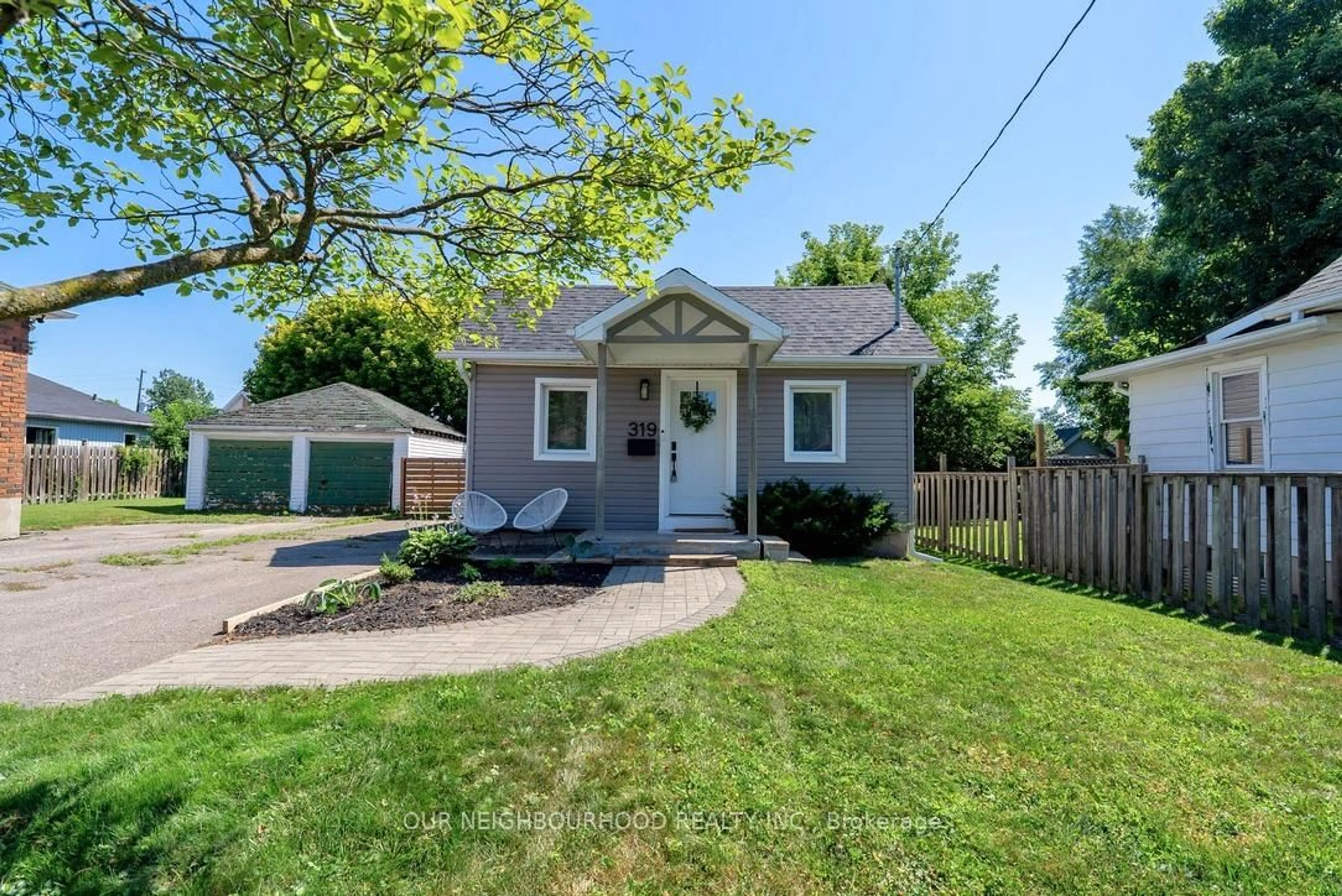Unknown for 319 Division St, Oshawa Ontario L1G 5M6