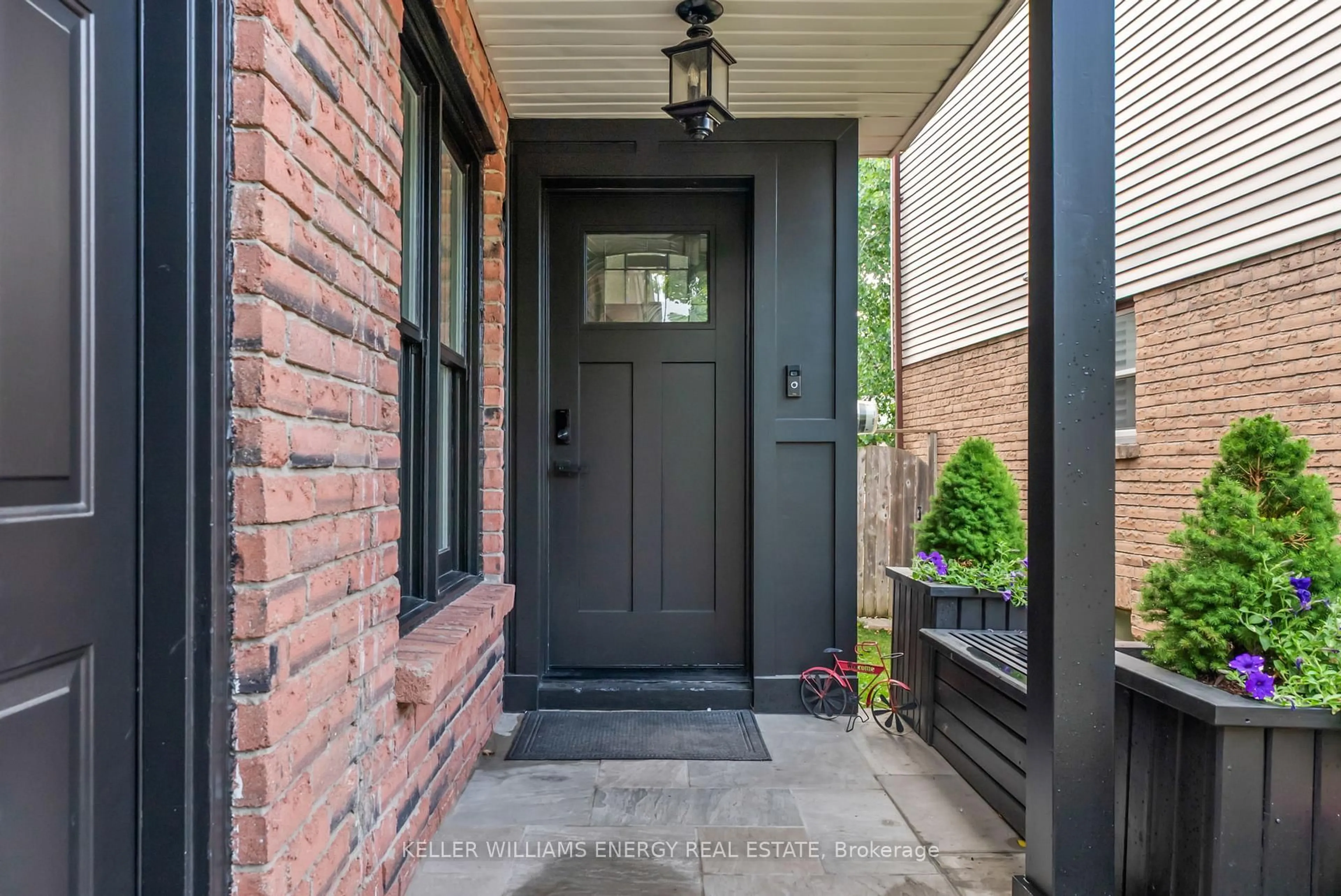 Indoor entryway for 121 Angus Dr, Ajax Ontario L1S 5G7