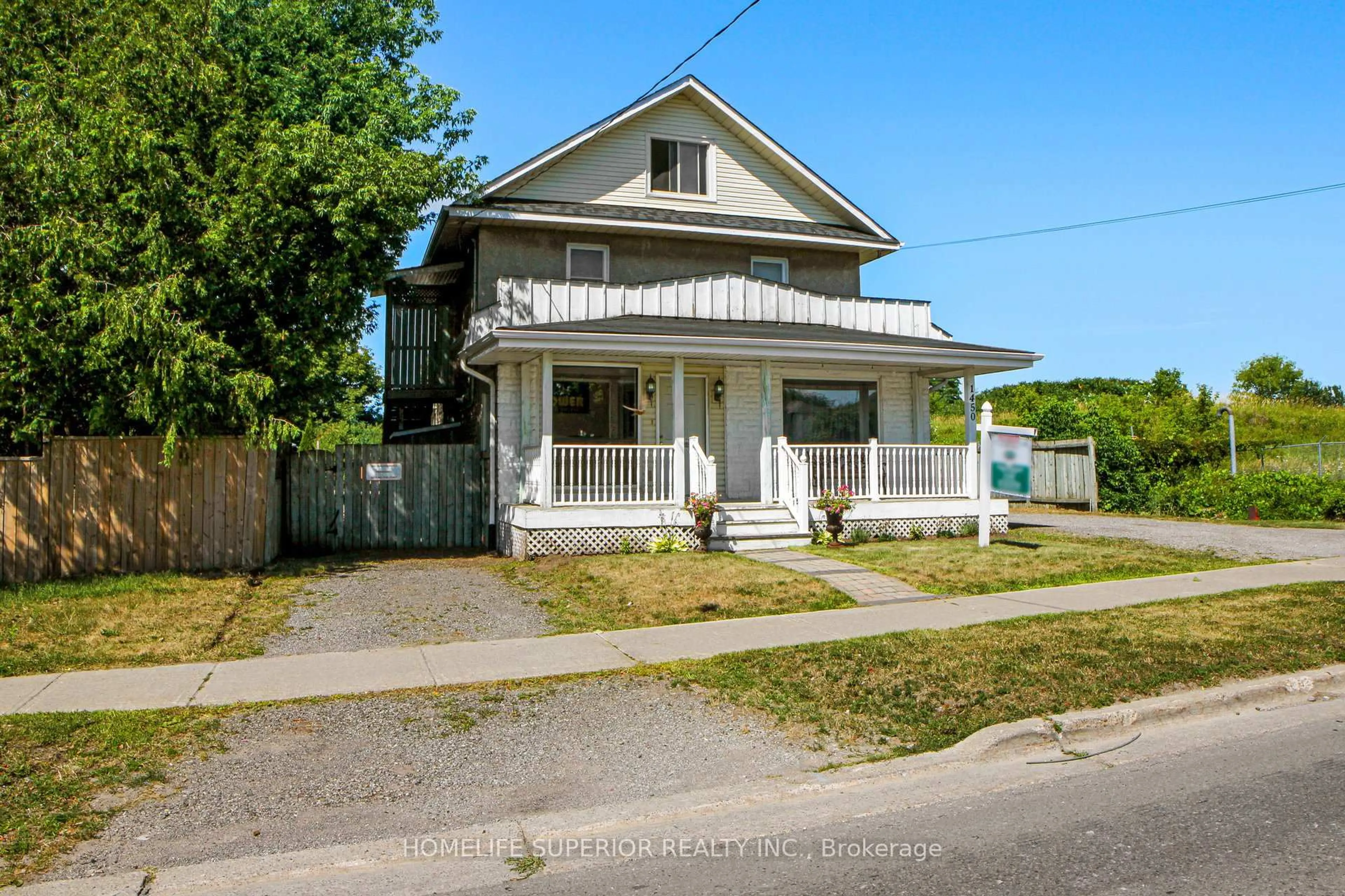 Home with vinyl exterior material, street for 1450 Ritson Rd, Oshawa Ontario L1G 8E5