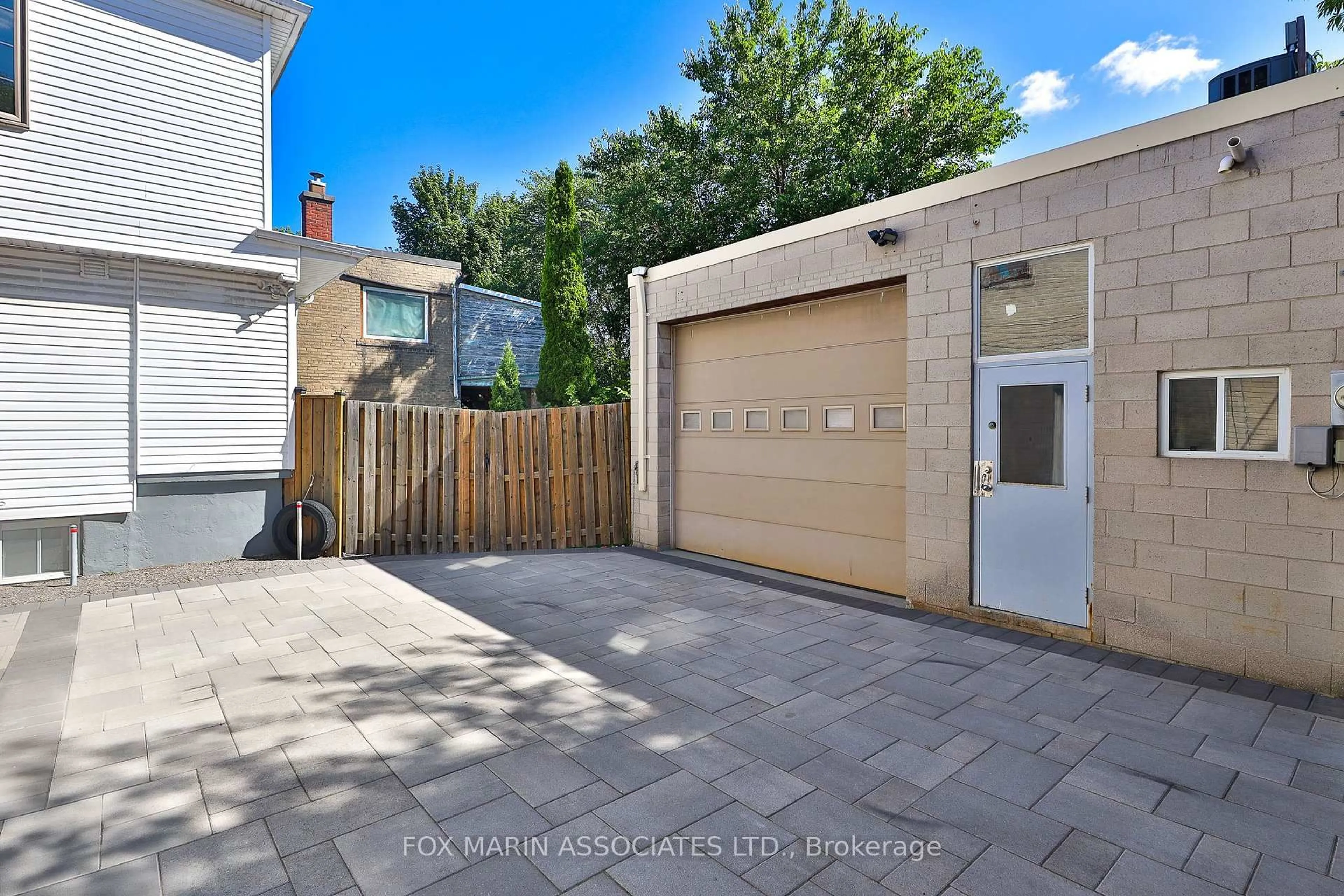 A pic from outside/outdoor area/front of a property/back of a property/a pic from drone, street for 1215 Woodbine Ave, Toronto Ontario M4C 4E1