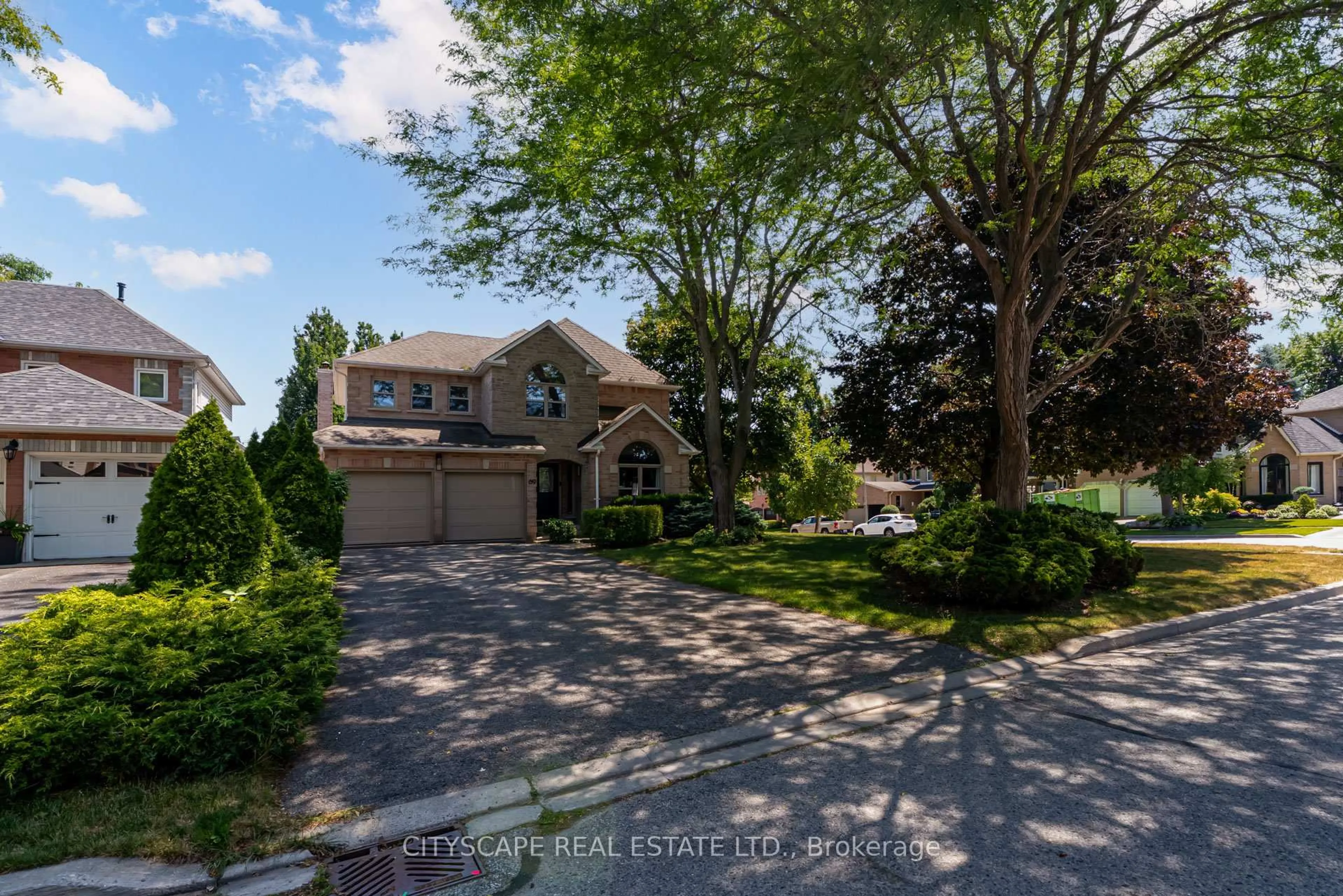 A pic from outside/outdoor area/front of a property/back of a property/a pic from drone, street for 69 Lahaye Dr, Whitby Ontario L1P 1L5