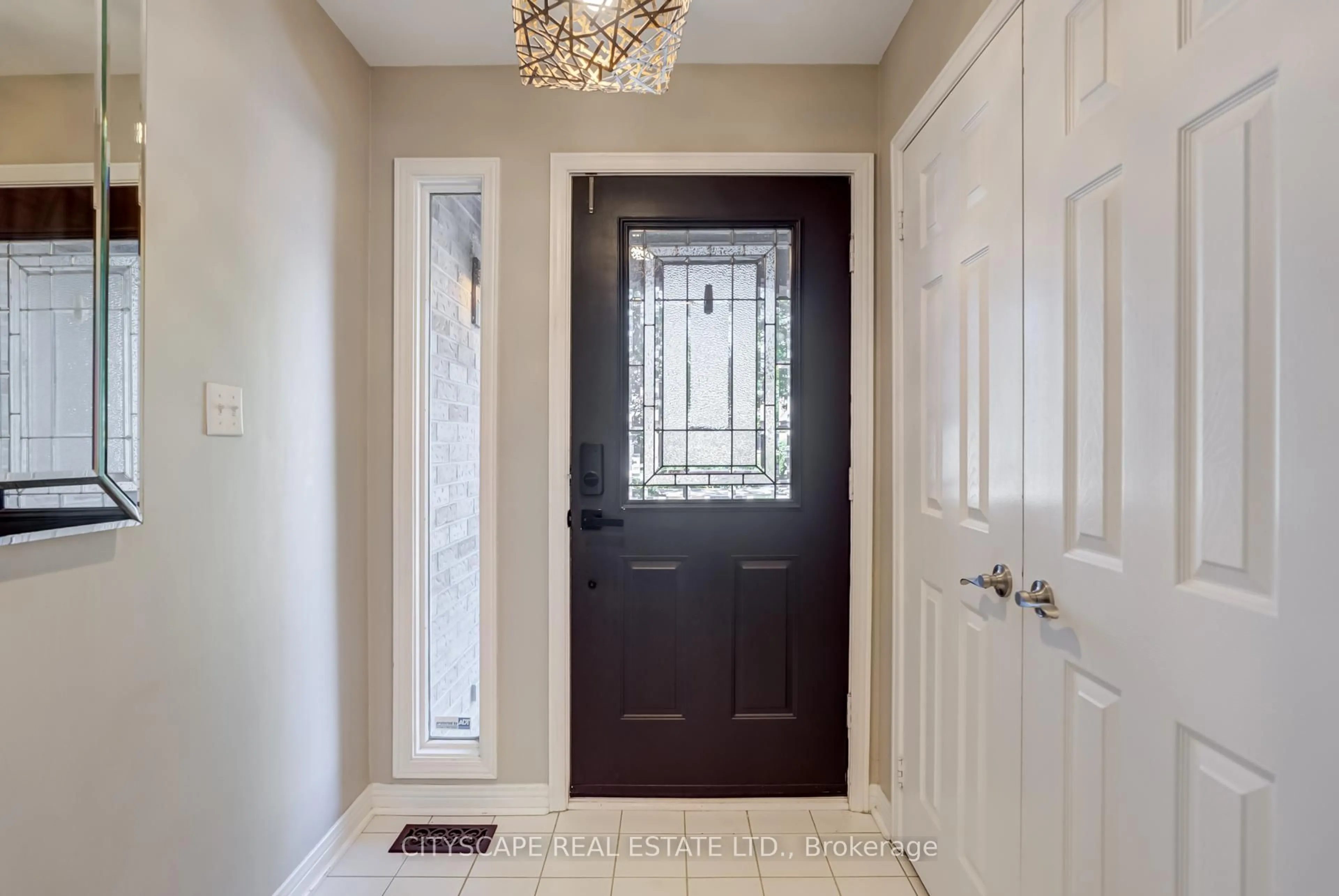 Indoor entryway for 69 Lahaye Dr, Whitby Ontario L1P 1L5