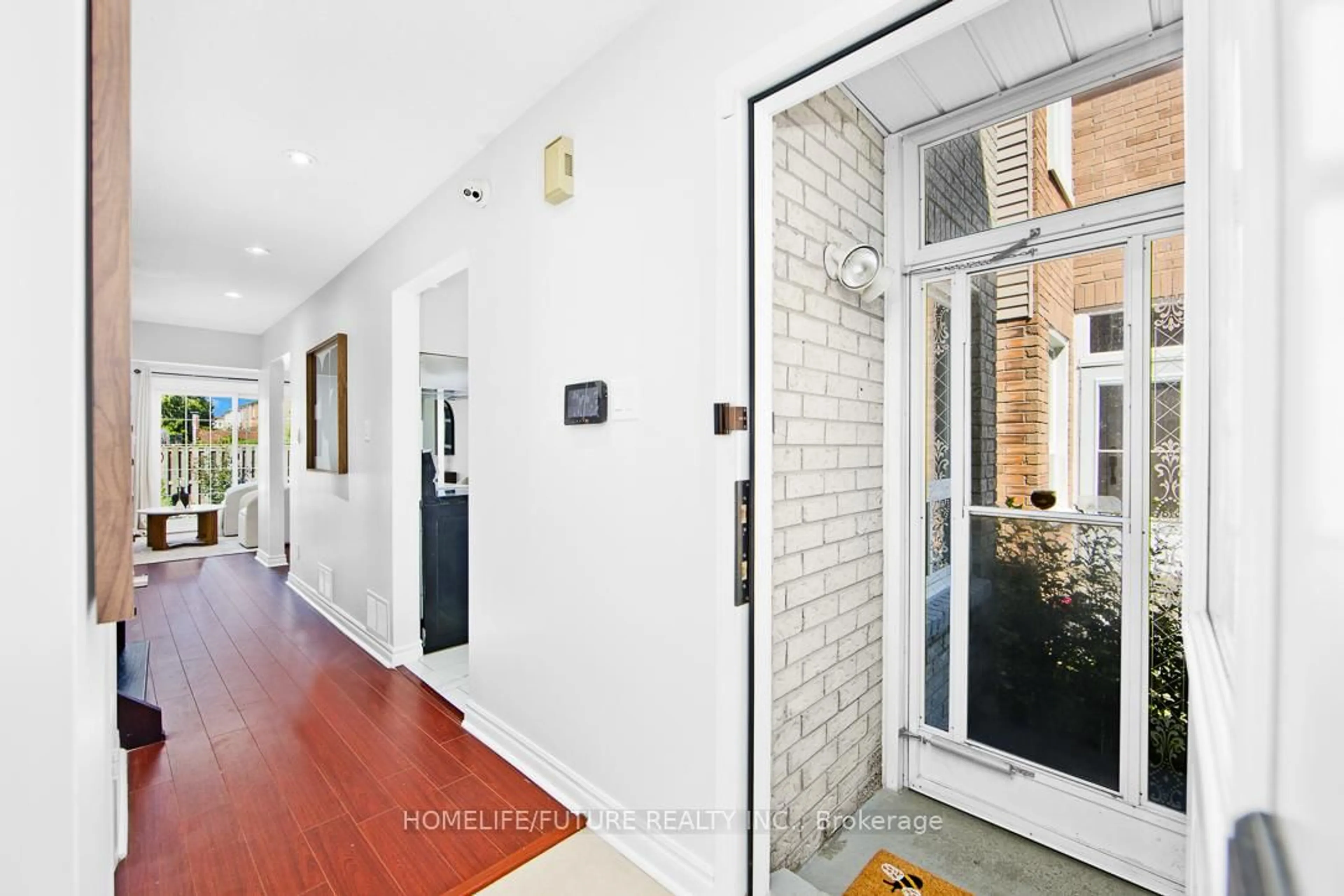 Indoor foyer for 38 Danilack Crt, Toronto Ontario M1V 4L6