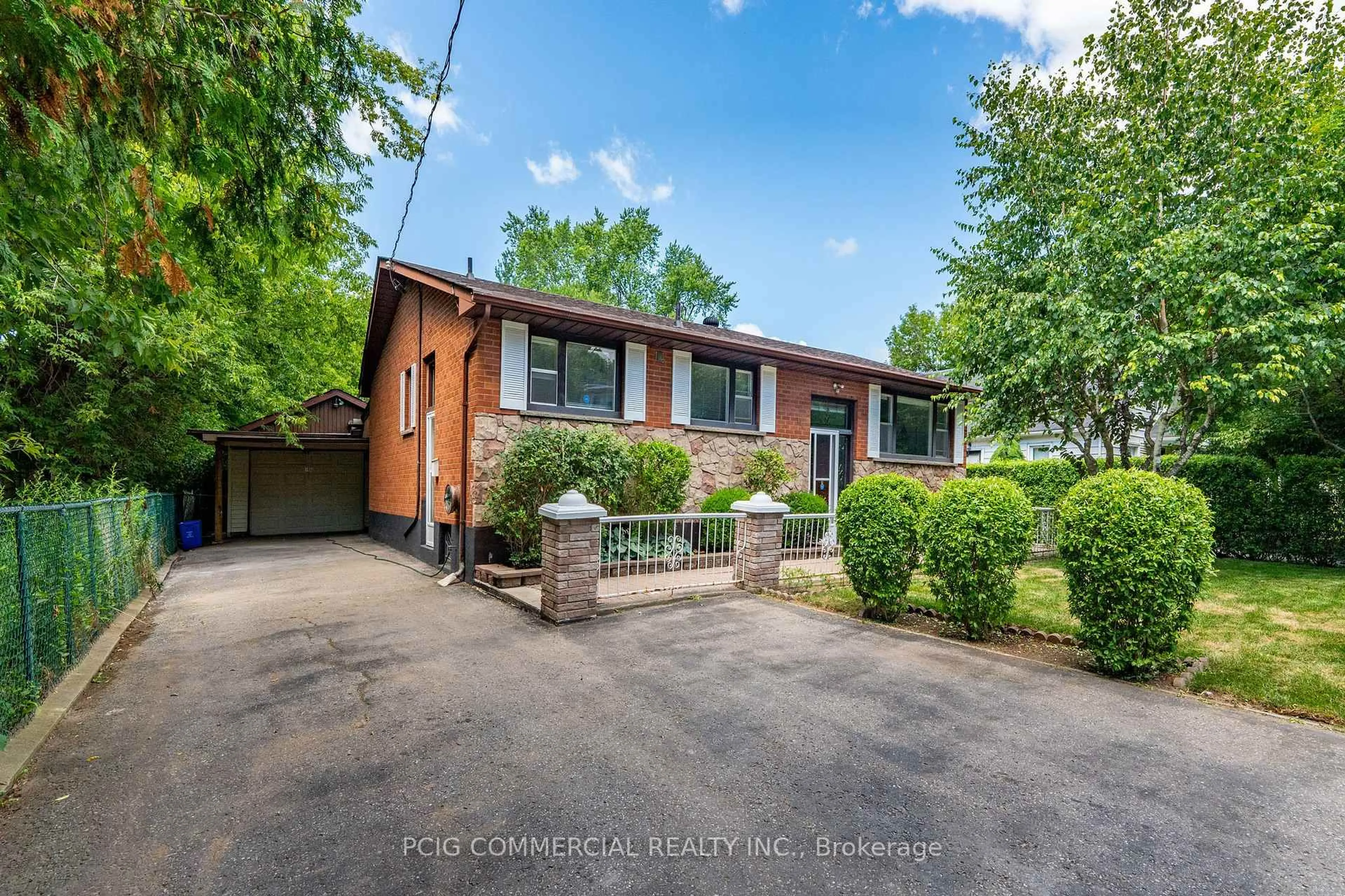 Home with brick exterior material, street for 106 Wellington St, Whitby Ontario L1N 5L6