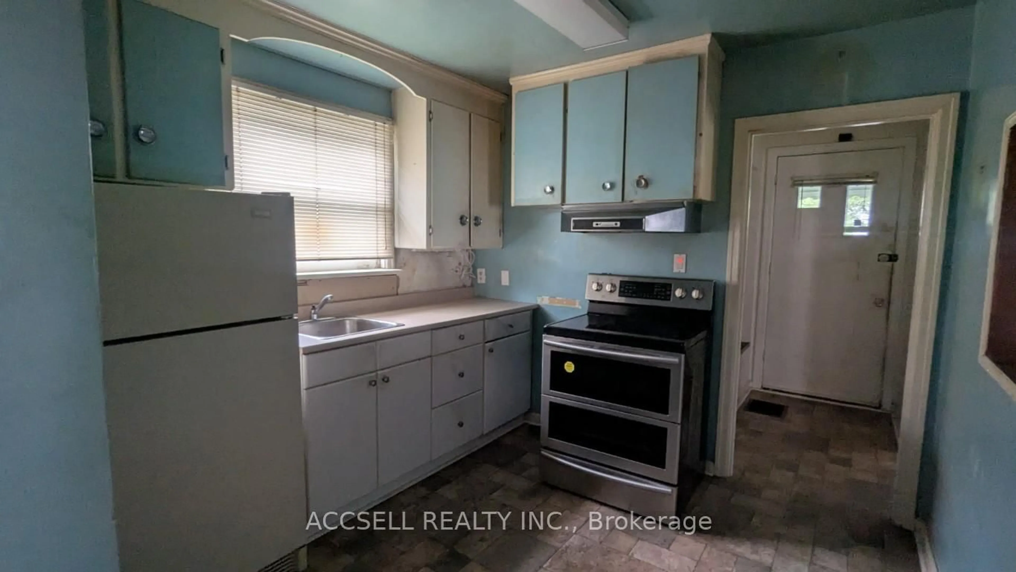 Standard kitchen, unknown for 10 Bexhill Ave, Toronto Ontario M1L 3B4
