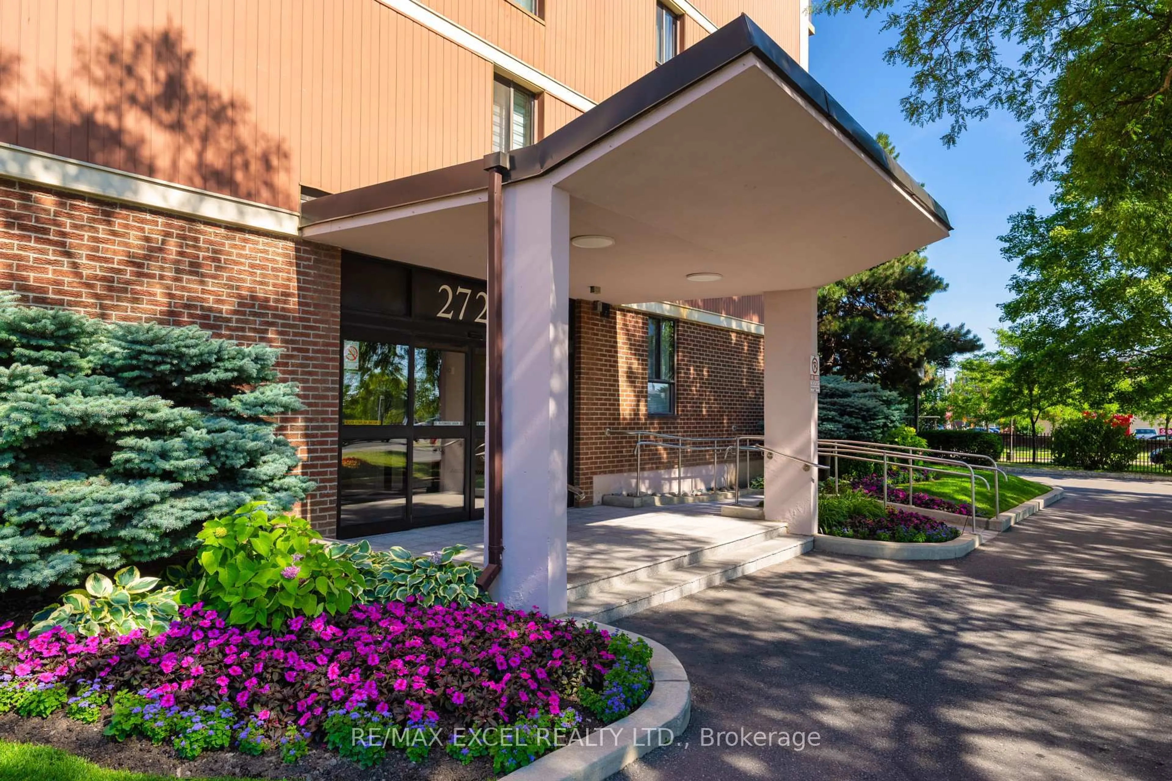 Indoor foyer for 2721 Victoria Park Ave #1202, Toronto Ontario M1T 3N6