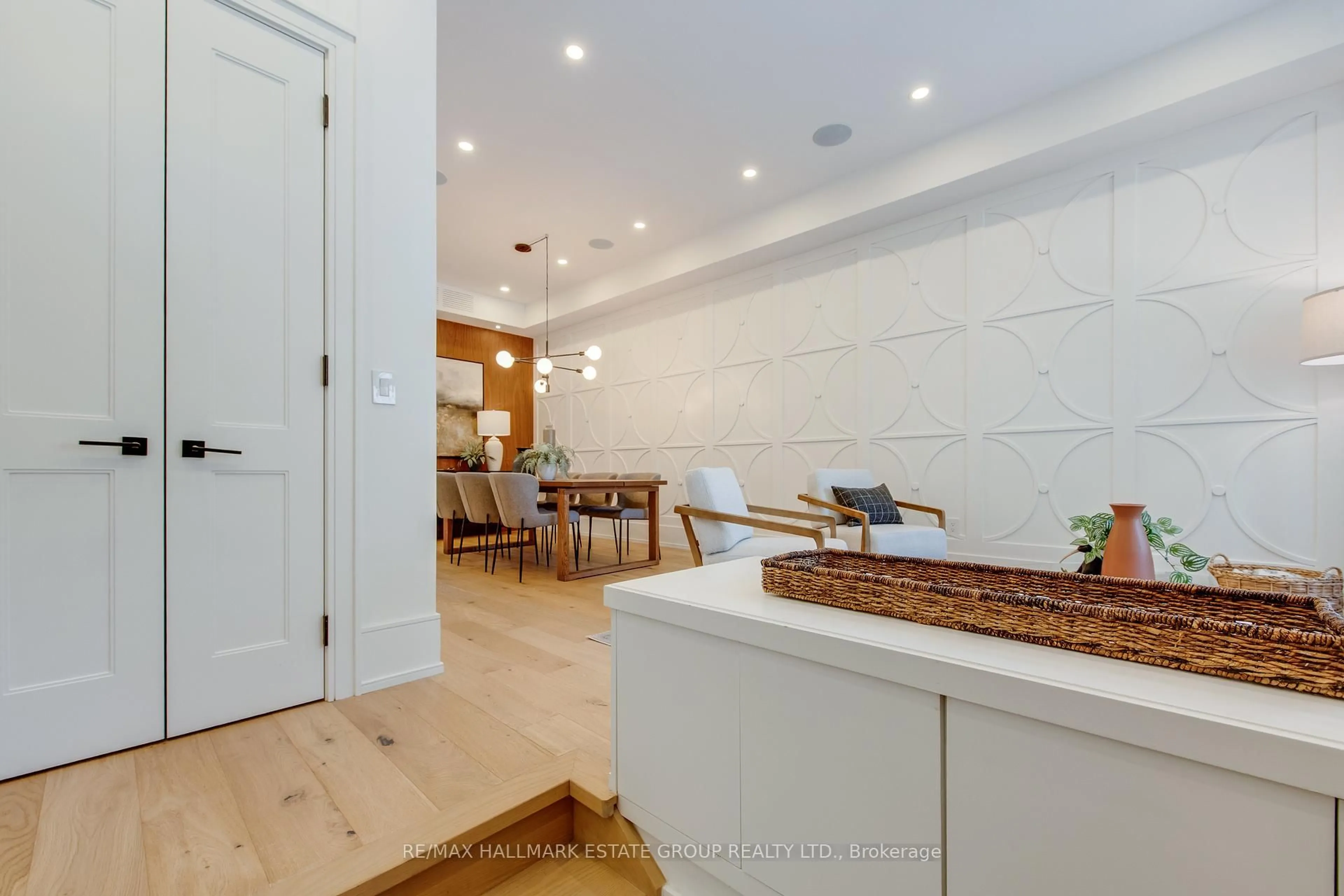 Open concept kitchen, ceramic/tile floor for 44 Waverley Rd, Toronto Ontario M4L 3T1