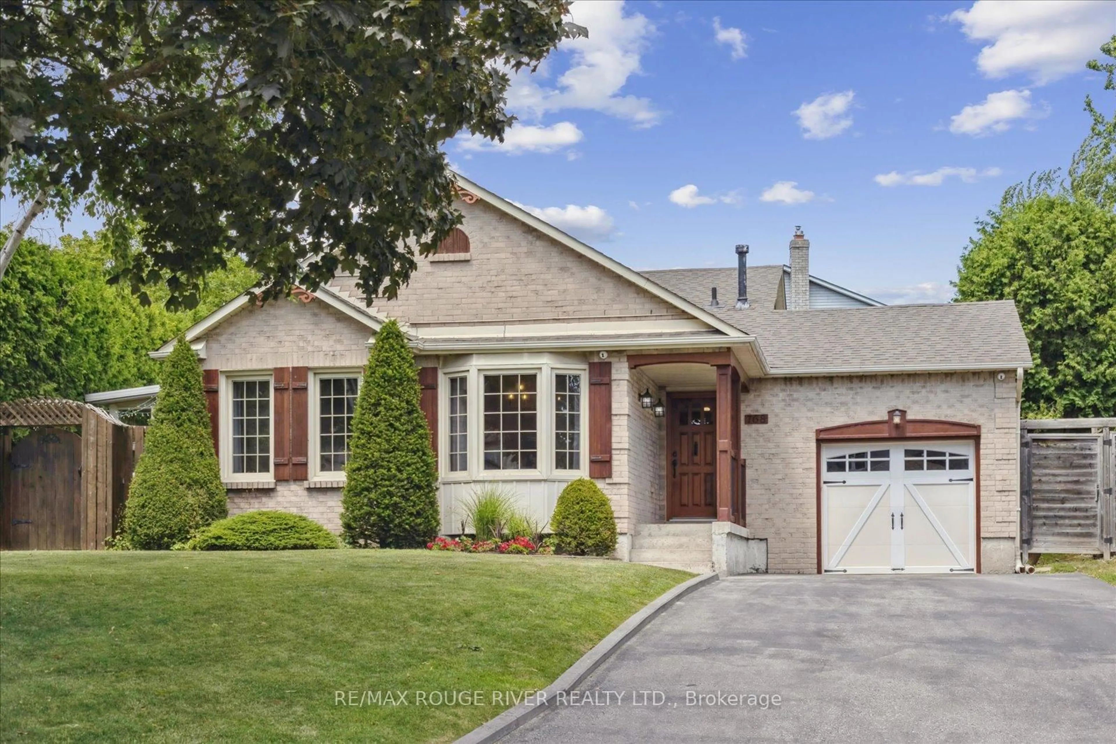 Home with brick exterior material, street for 768 Lochness Cres, Oshawa Ontario L1J 7R1