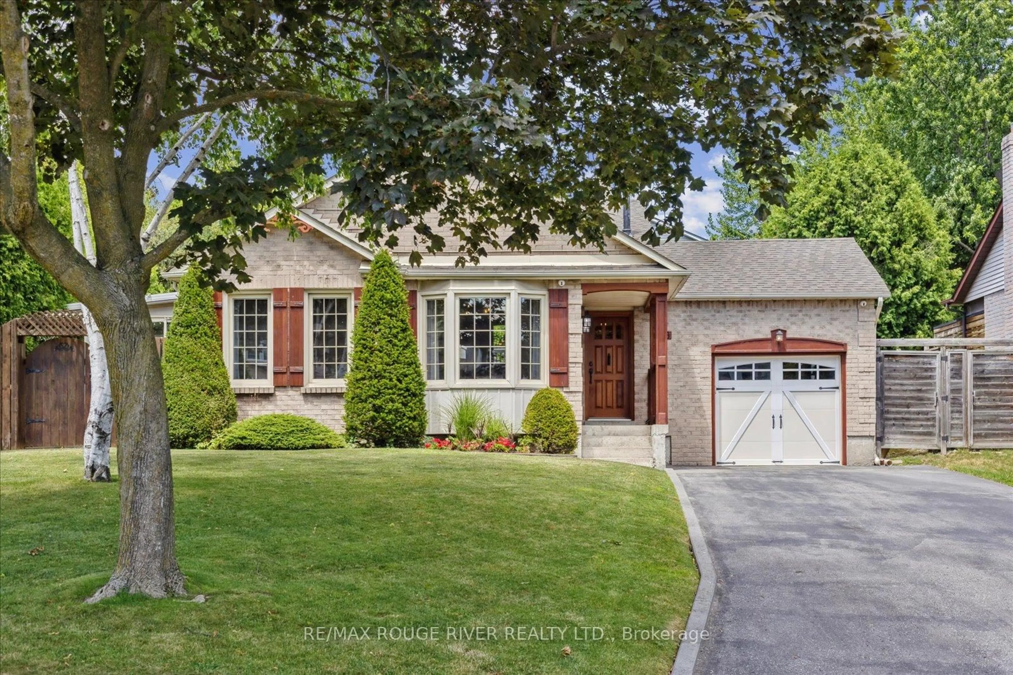 Home with brick exterior material, street for 768 Lochness Cres, Oshawa Ontario L1J 7R1