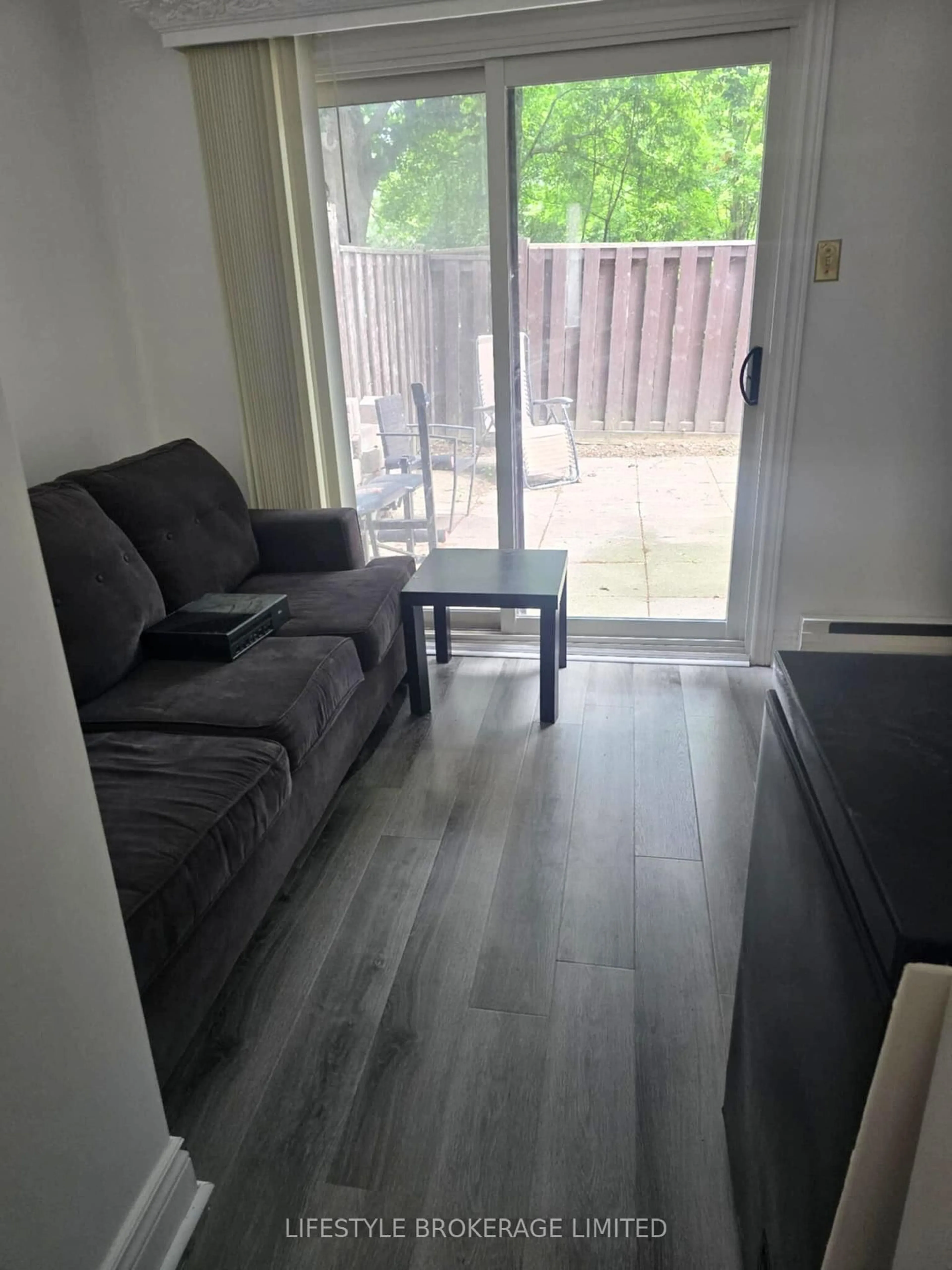A pic of a room for 10 The Bridle Path, Clarington Ontario L1C 3W1