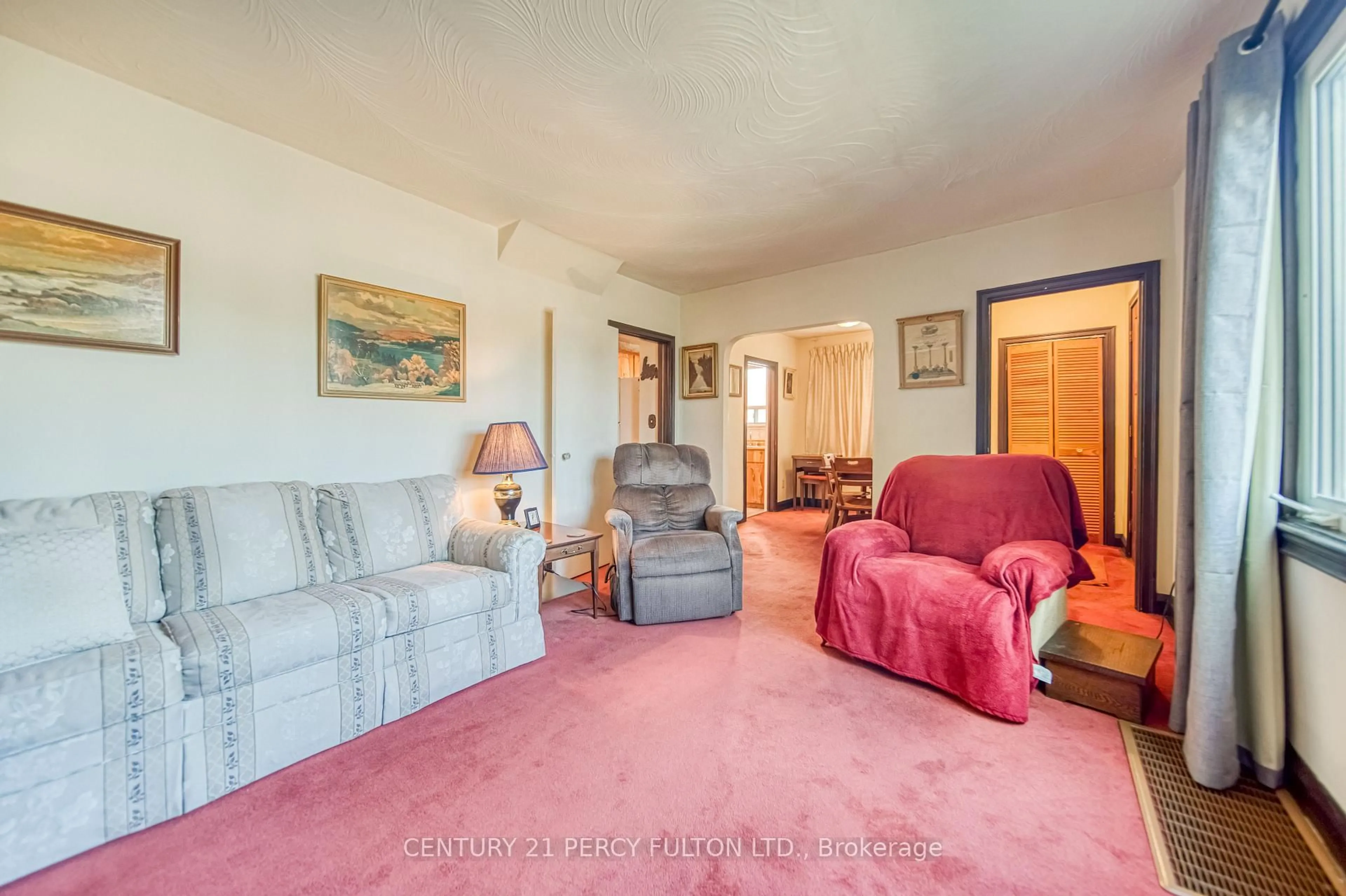 Living room with furniture, carpet floor for 3184 St Clair Ave, Toronto Ontario M1L 1V6