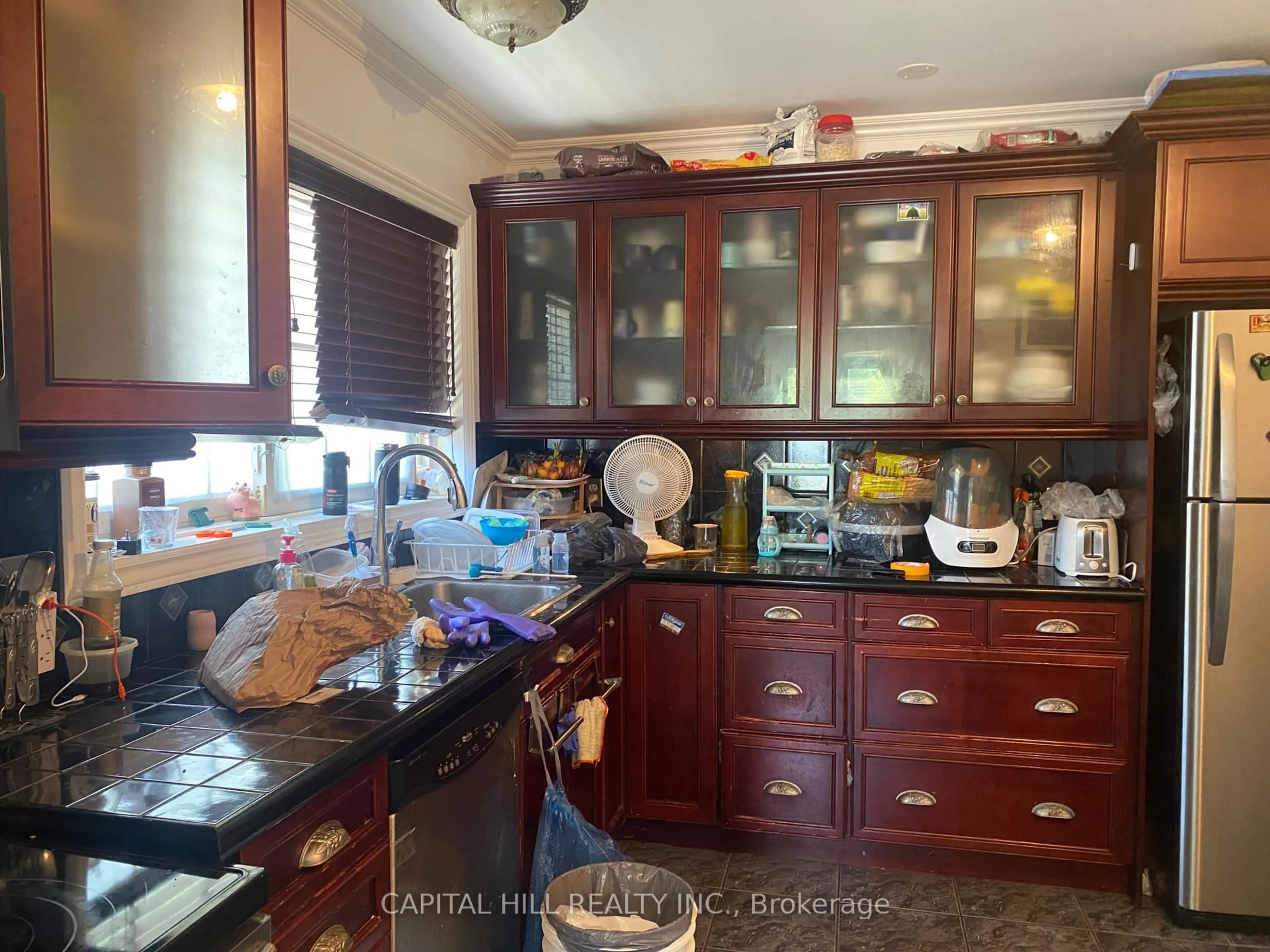 Kitchen with laundary machines, unknown for 38 Cliffside Dr, Toronto Ontario M1N 1L3