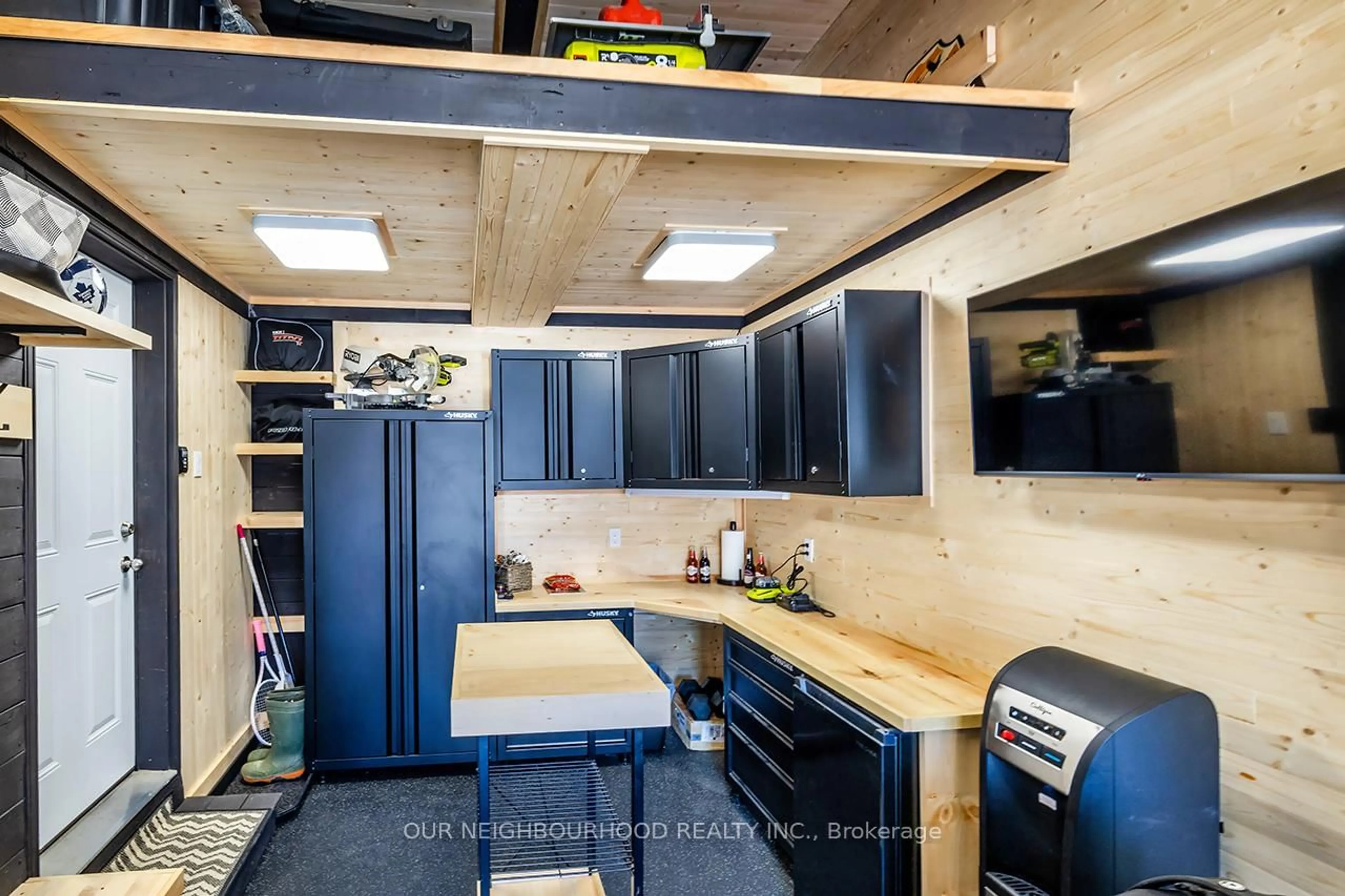 Standard kitchen, unknown for 901 Groveland Ave, Oshawa Ontario L1K 0W1