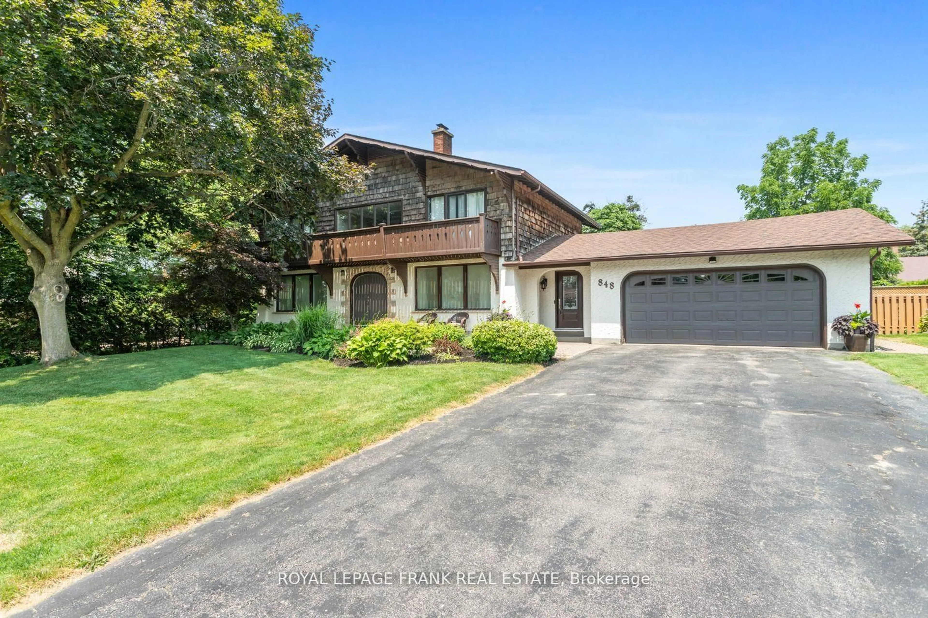 A pic from outside/outdoor area/front of a property/back of a property/a pic from drone, street for 848 Swiss Hts, Oshawa Ontario L1K 2A9