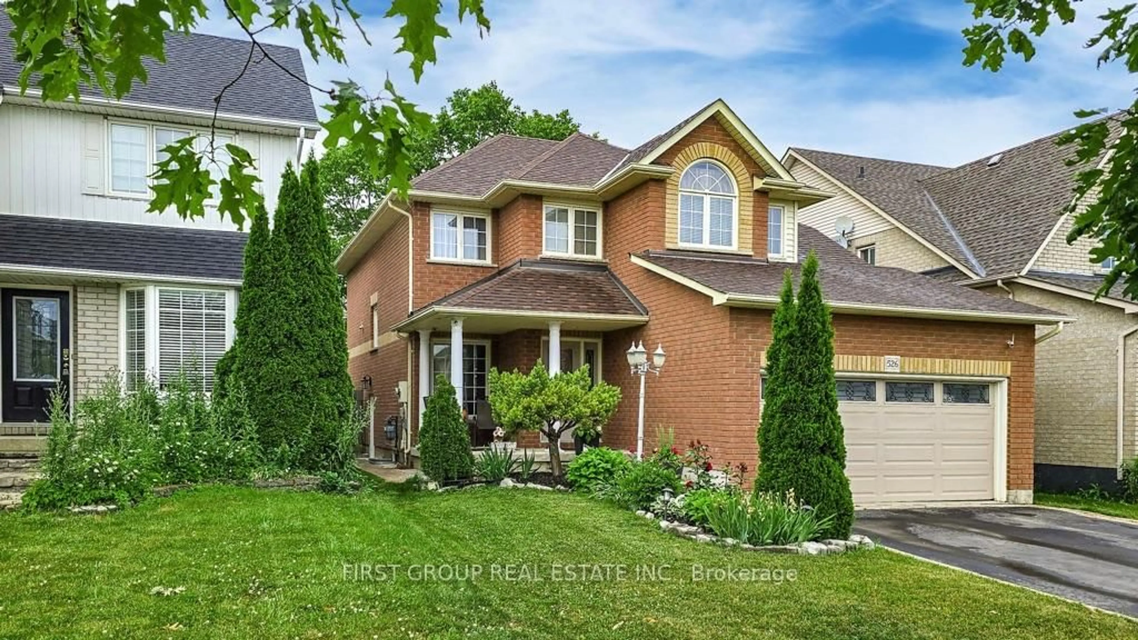 Home with brick exterior material, street for 526 Britannia Ave, Oshawa Ontario L1L 1B7