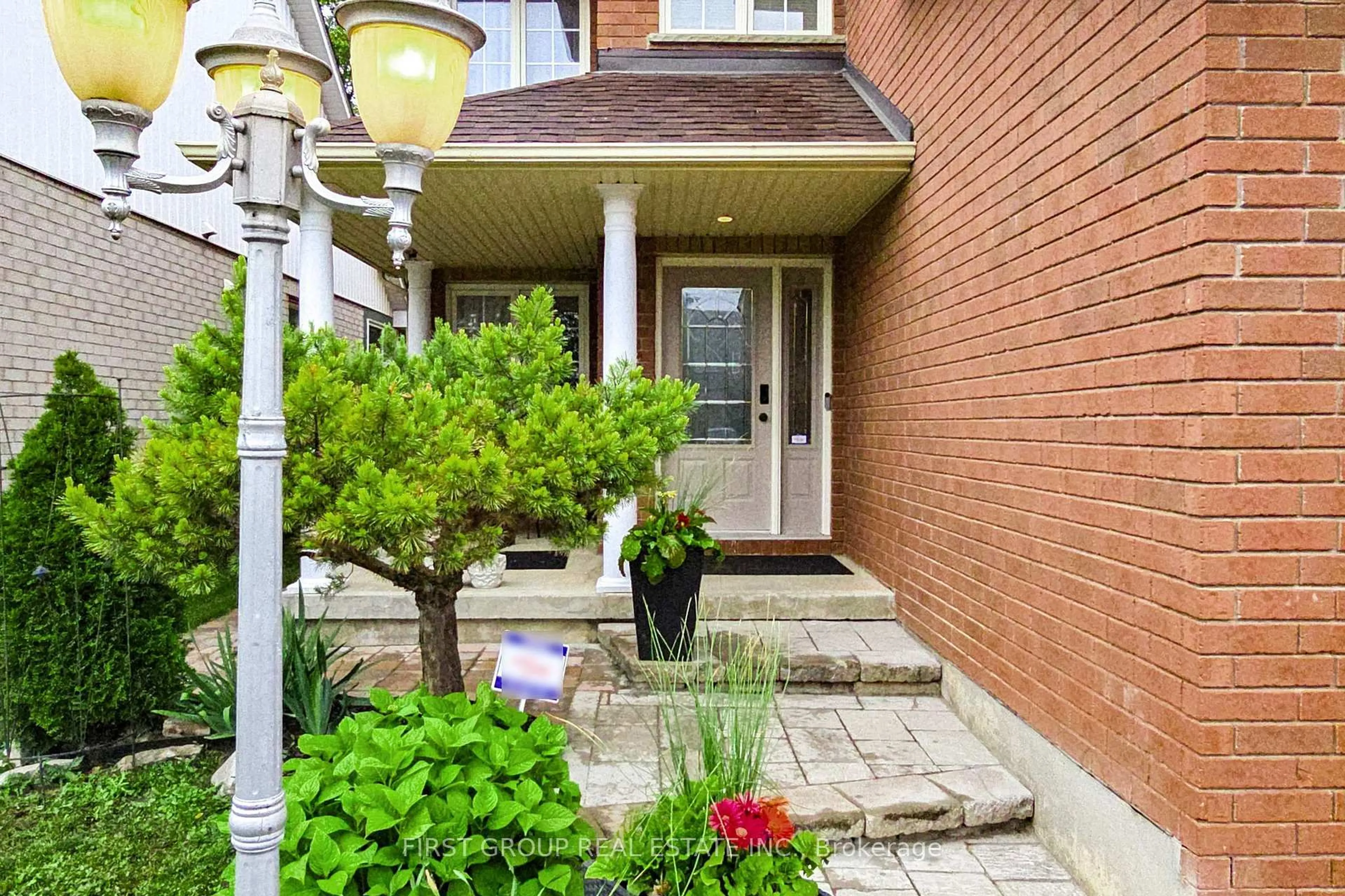 Unknown for 526 Britannia Ave, Oshawa Ontario L1L 1B7