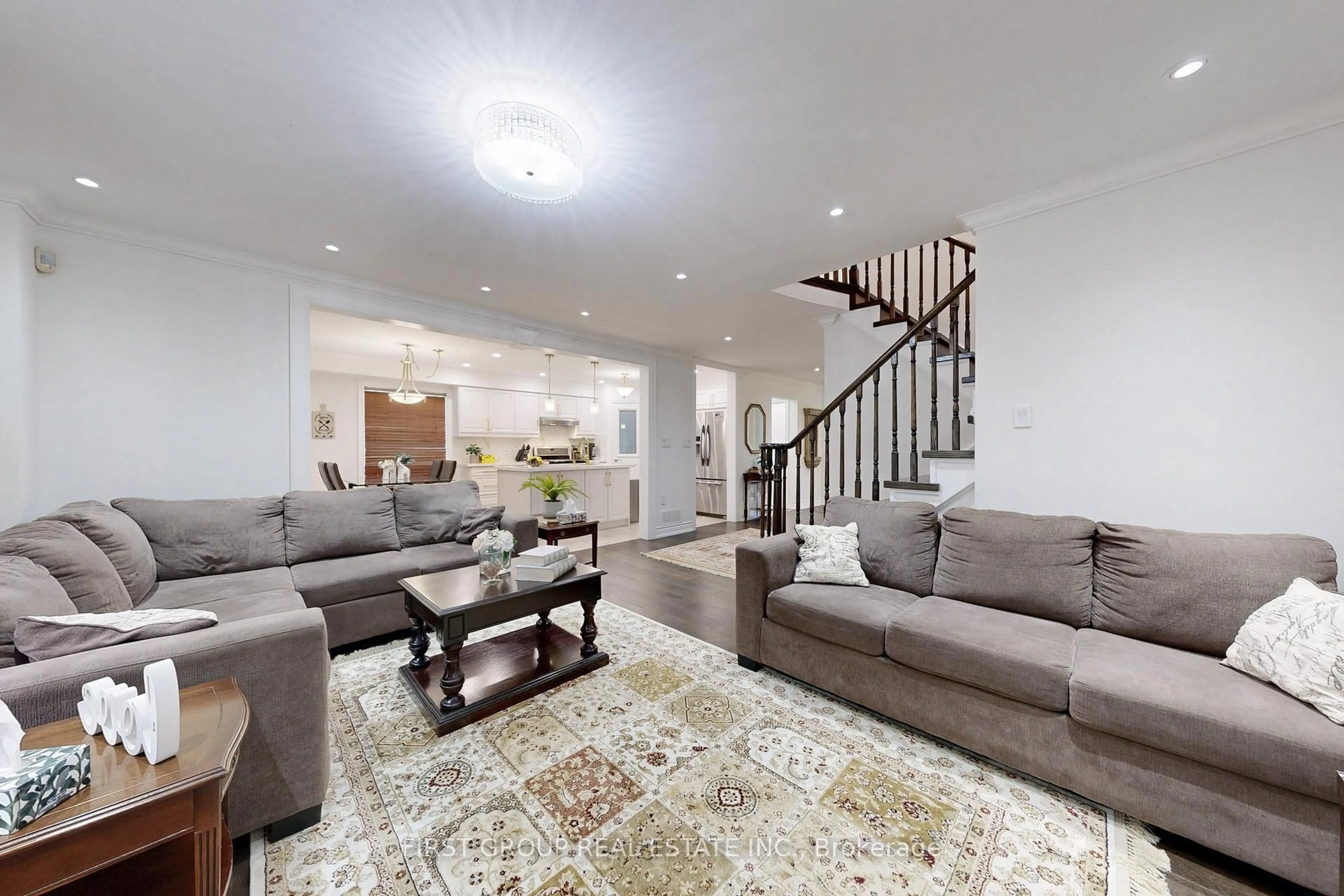 Living room with furniture, unknown for 526 Britannia Ave, Oshawa Ontario L1L 1B7