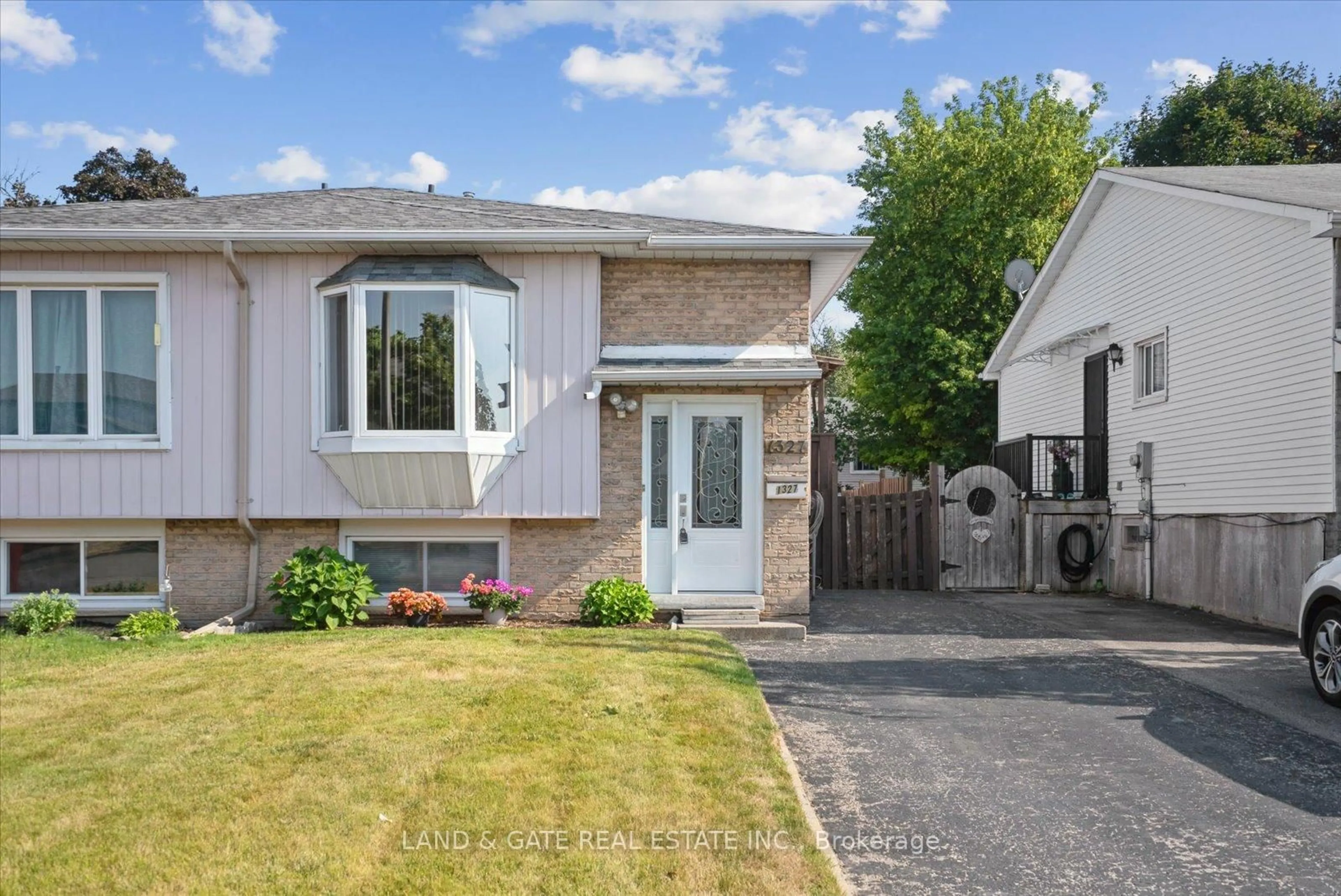 Unknown for 1327 Pinehurst Ave, Oshawa Ontario L1H 8J8