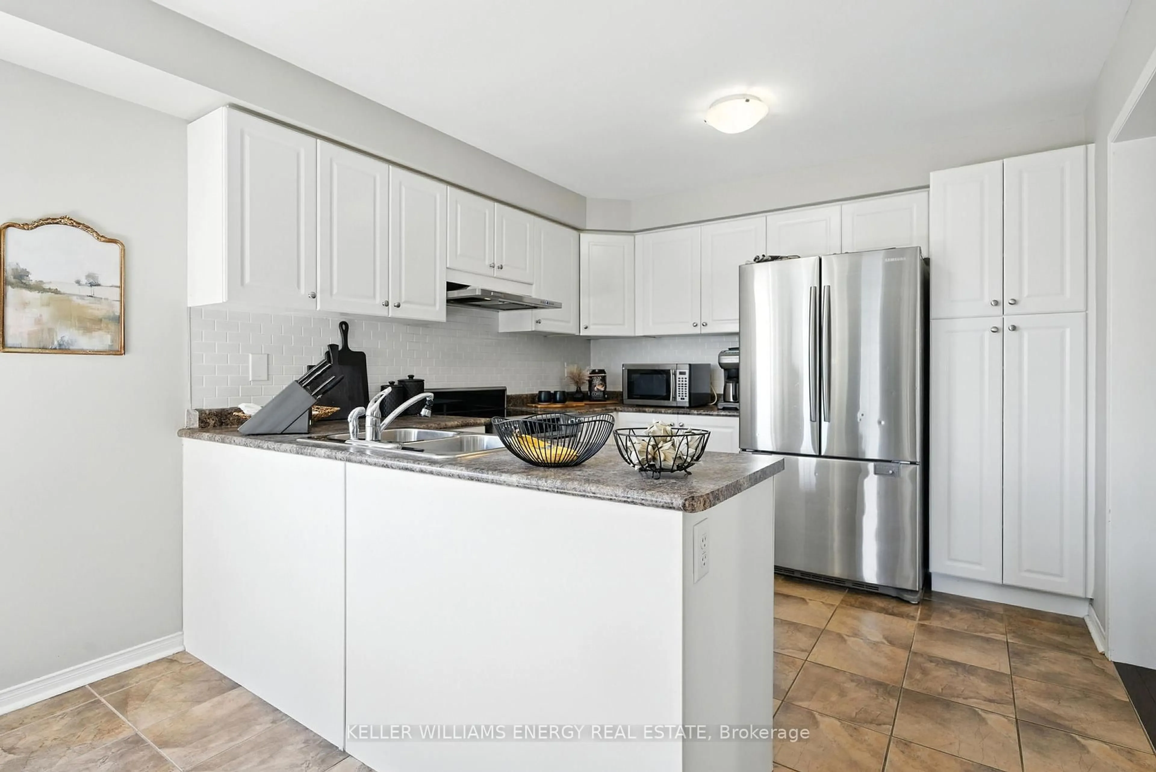 Standard kitchen, unknown for 1345 Woodstream Ave, Oshawa Ontario L1K 0N6