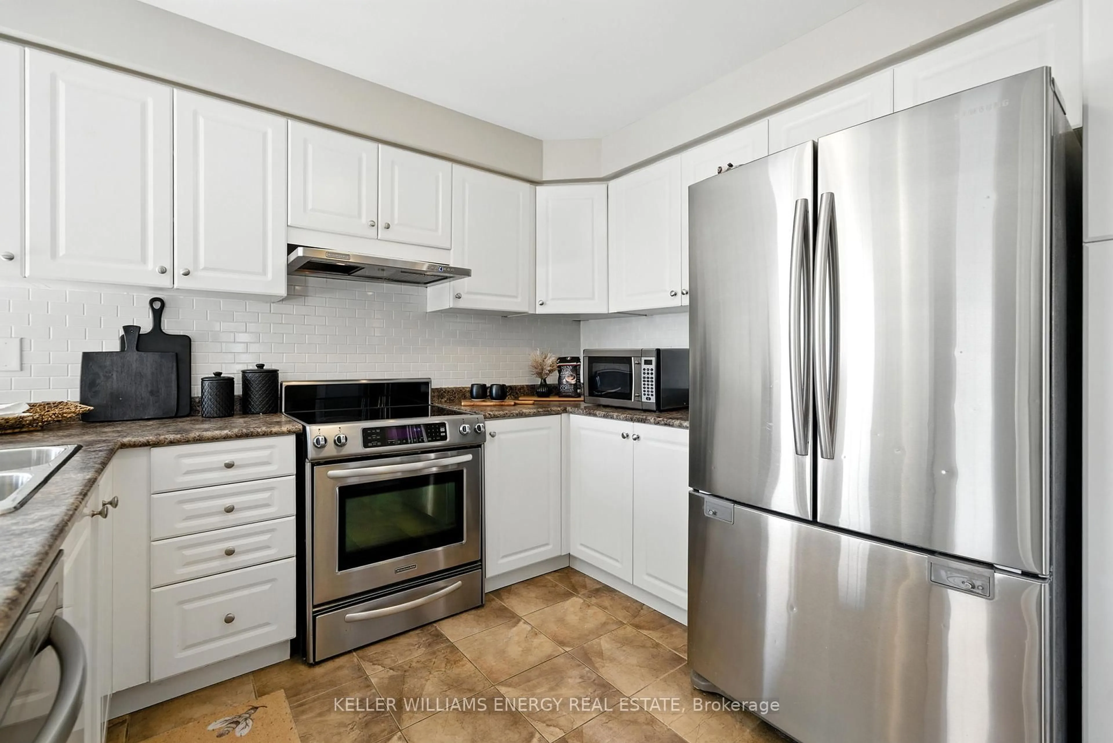 Standard kitchen, unknown for 1345 Woodstream Ave, Oshawa Ontario L1K 0N6