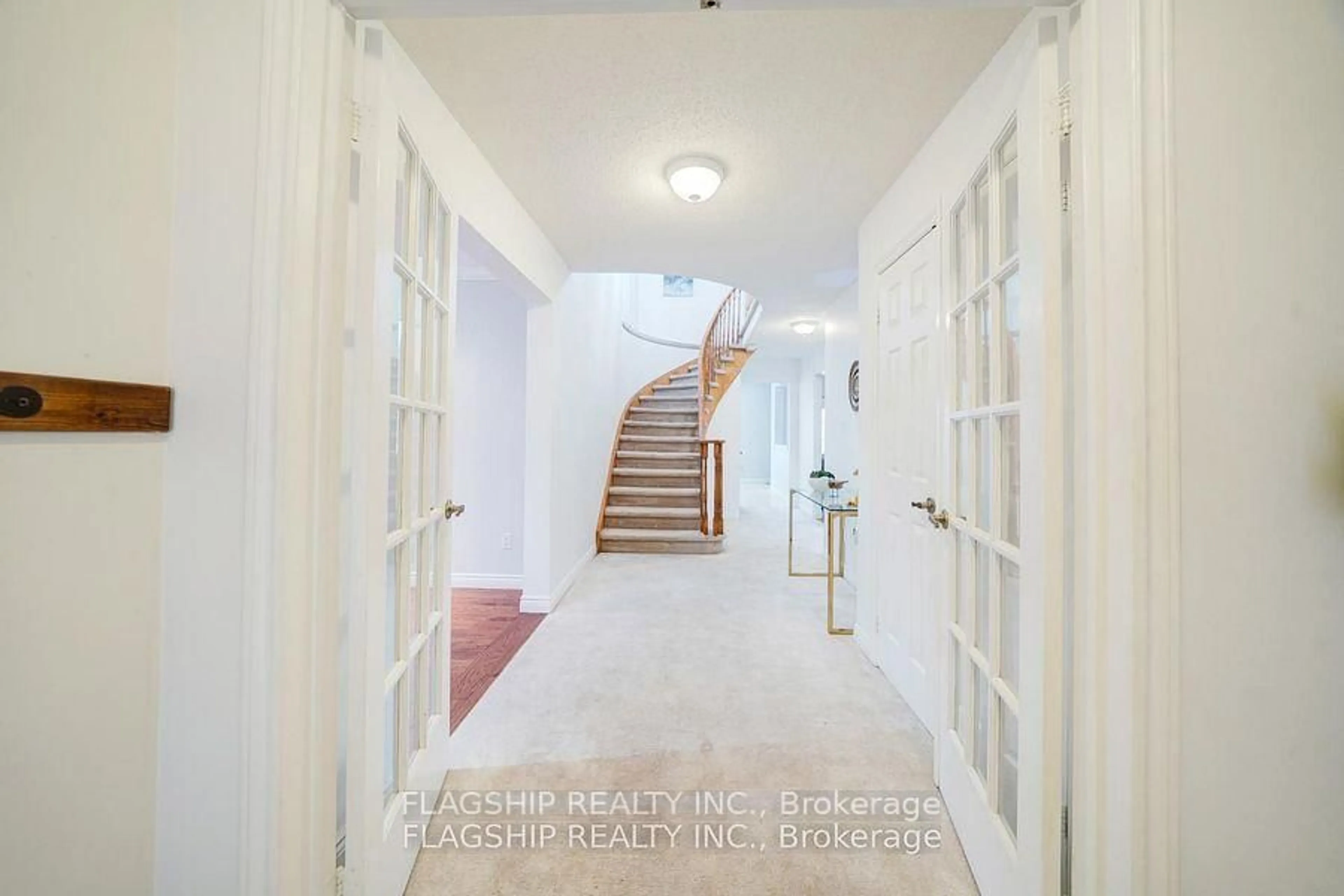 Indoor foyer for 98 Devondale St, Clarington Ontario L1E 2A1