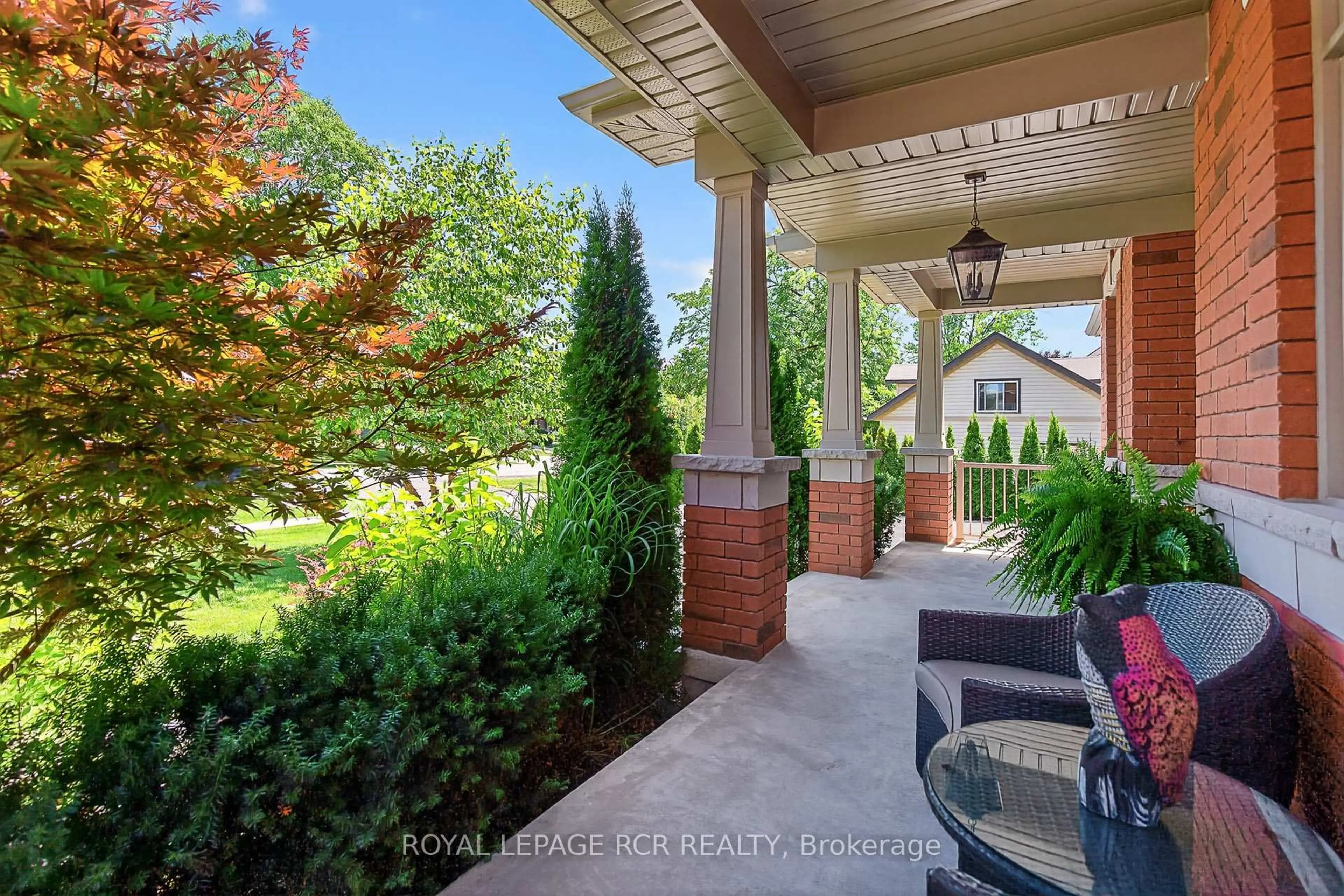 Patio, street for 42 Queen St, Whitby Ontario L1M 1C4