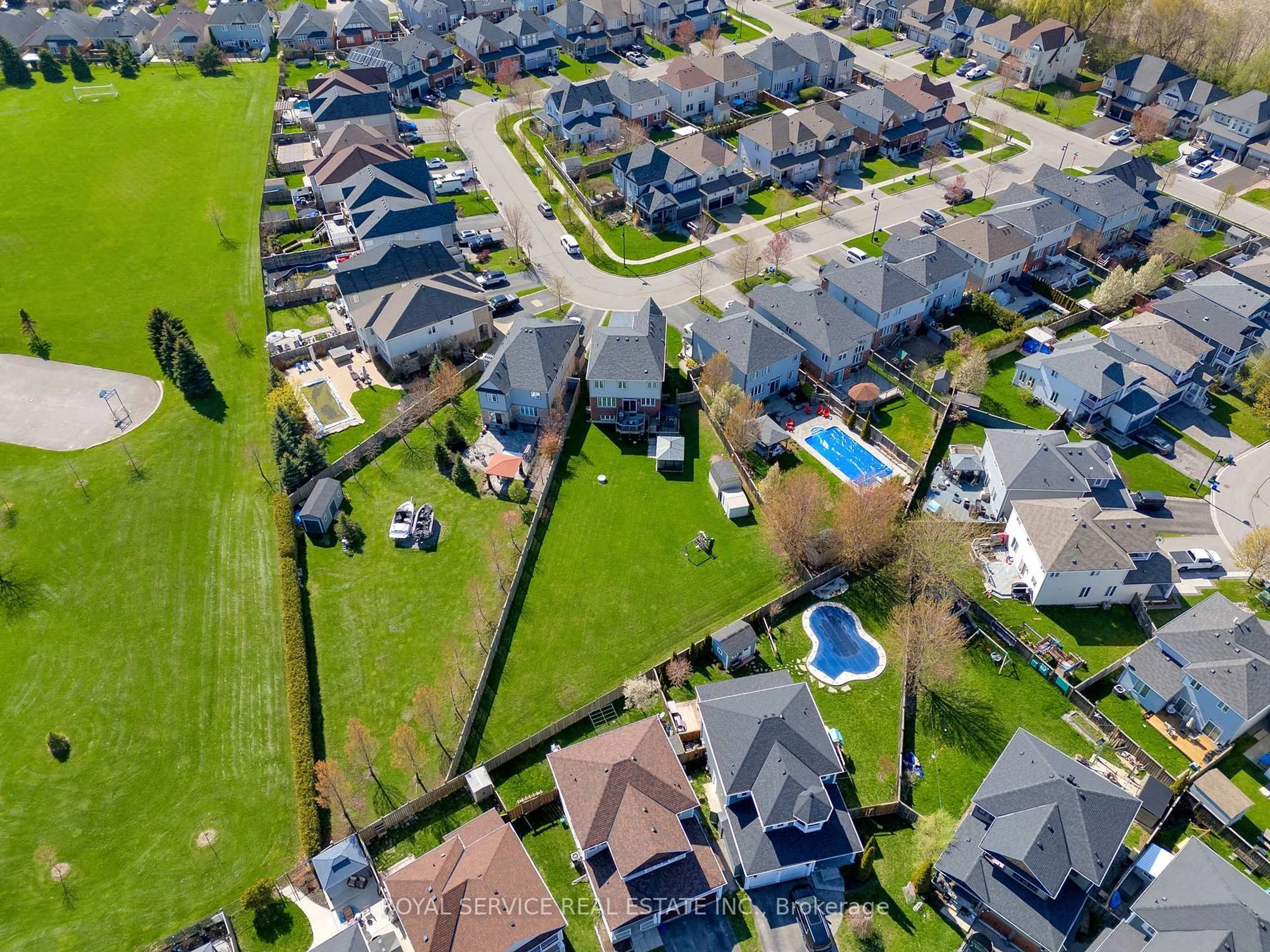 A pic from outside/outdoor area/front of a property/back of a property/a pic from drone, street for 35 Alldread Cres, Clarington Ontario L1B 0C2