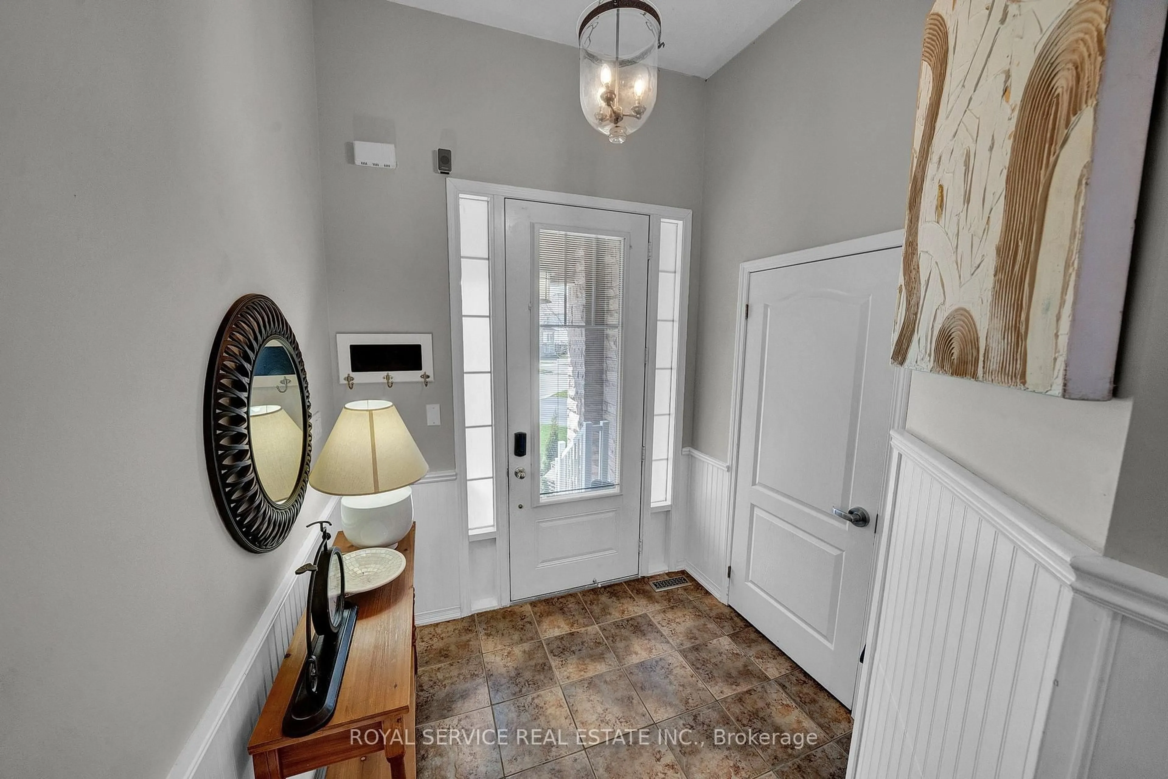 Indoor entryway for 35 Alldread Cres, Clarington Ontario L1B 0C2