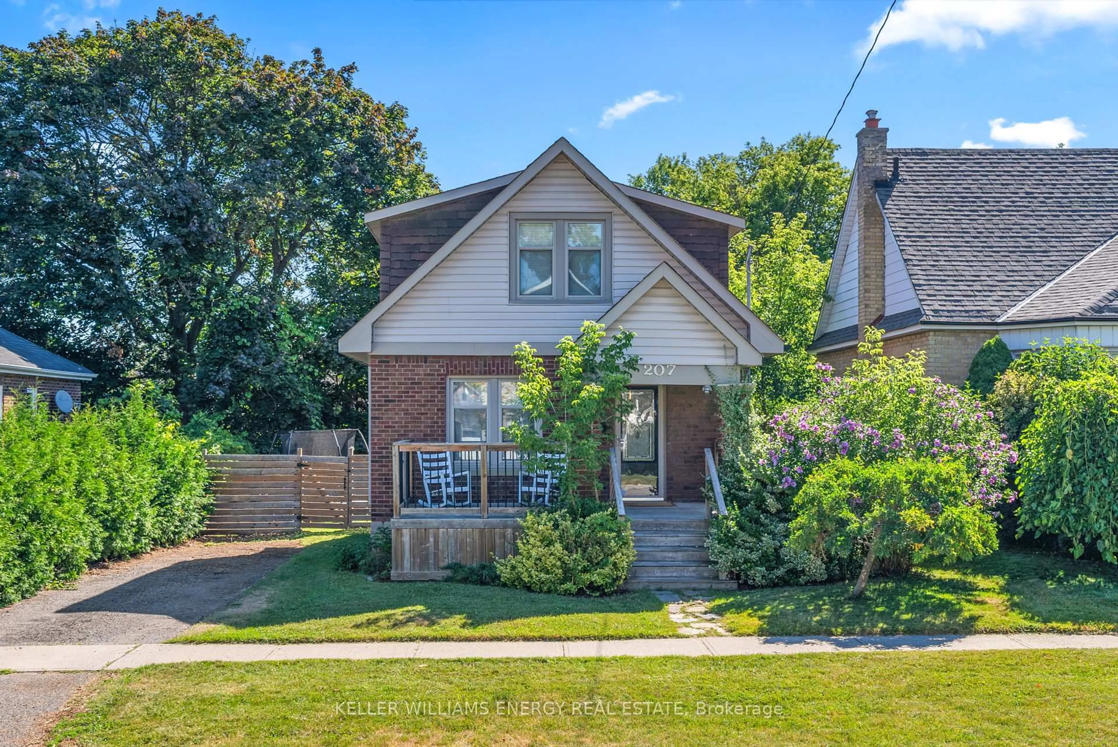 Home with brick exterior material, street for 207 Roxborough Ave, Oshawa Ontario L1G 5W8