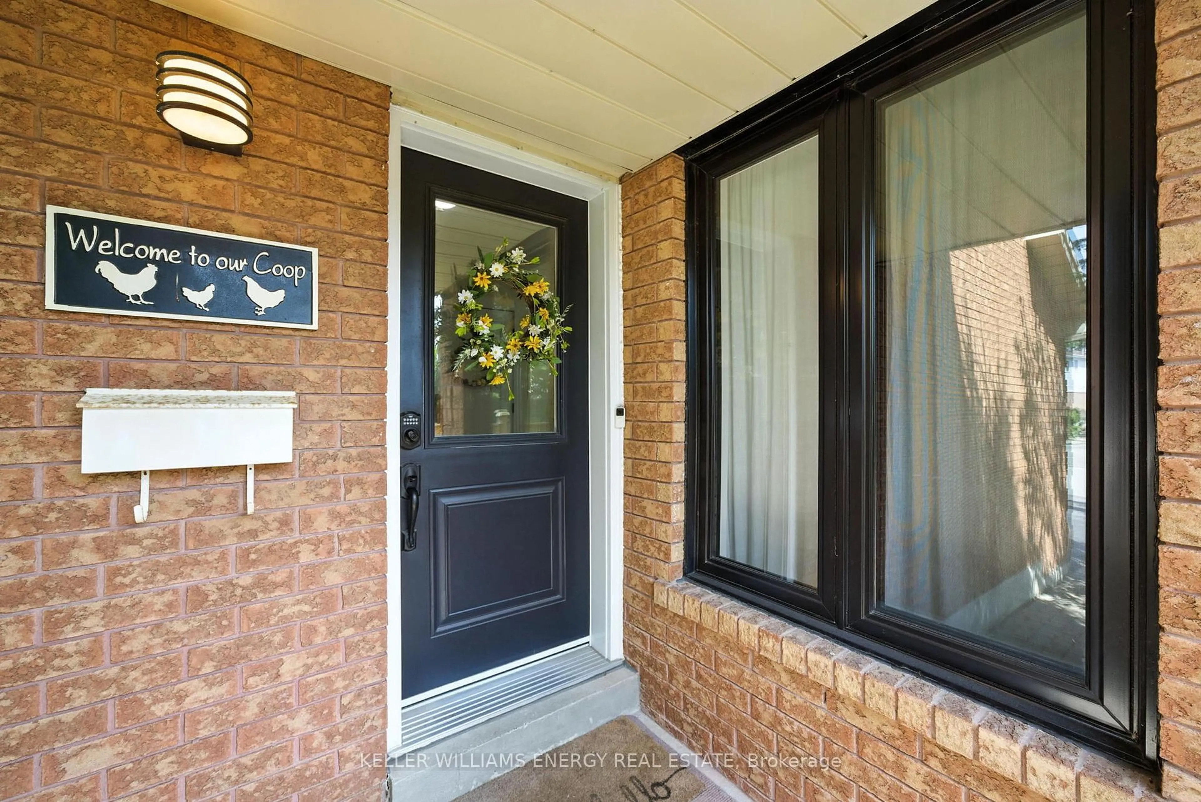 Indoor entryway for 9 Glen Ray Crt, Clarington Ontario L1C 4W7