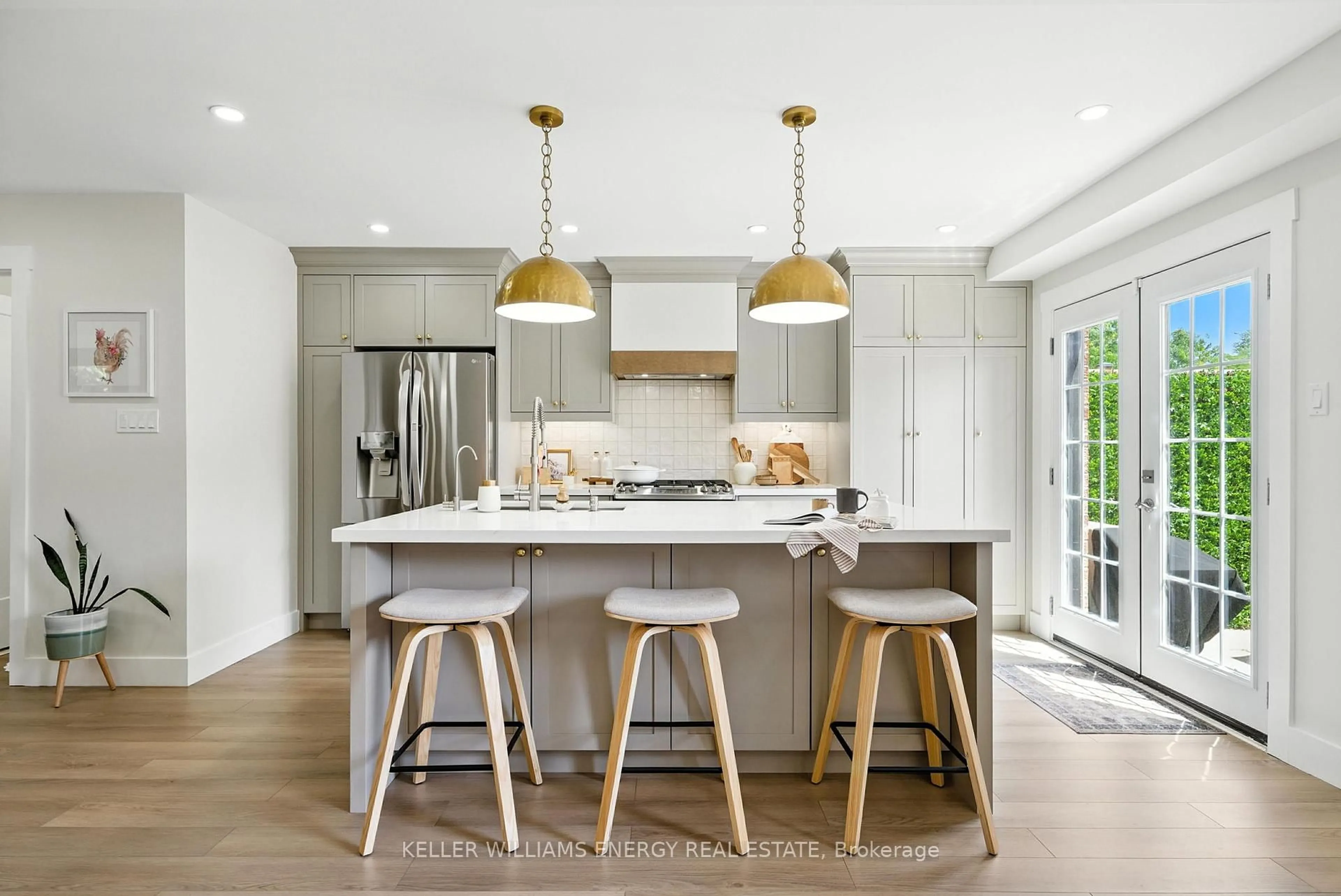 Contemporary kitchen, wood/laminate floor for 9 Glen Ray Crt, Clarington Ontario L1C 4W7