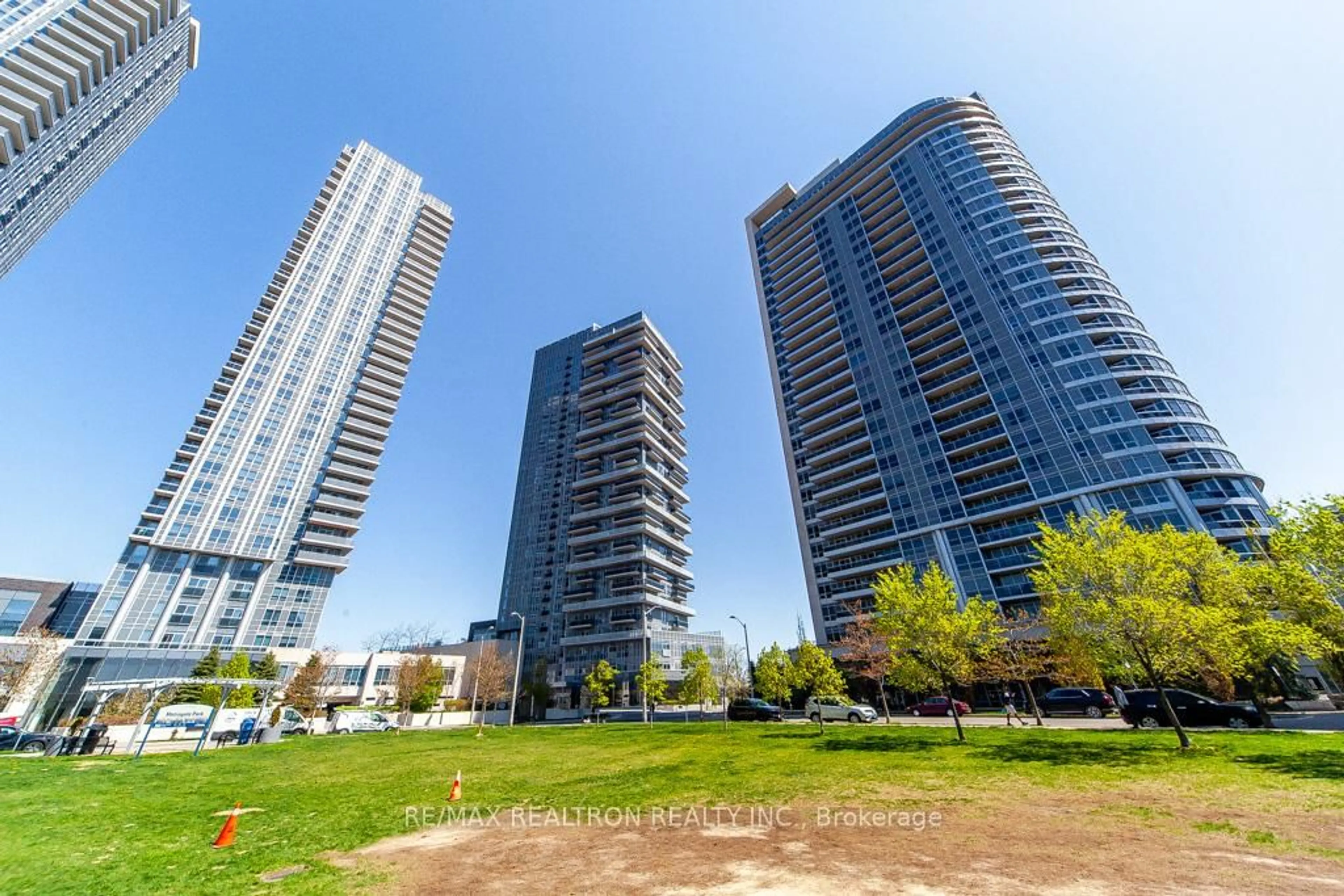A pic from outside/outdoor area/front of a property/back of a property/a pic from drone, unknown for 225 Village Green Sq #1004, Toronto Ontario M1S 0N4