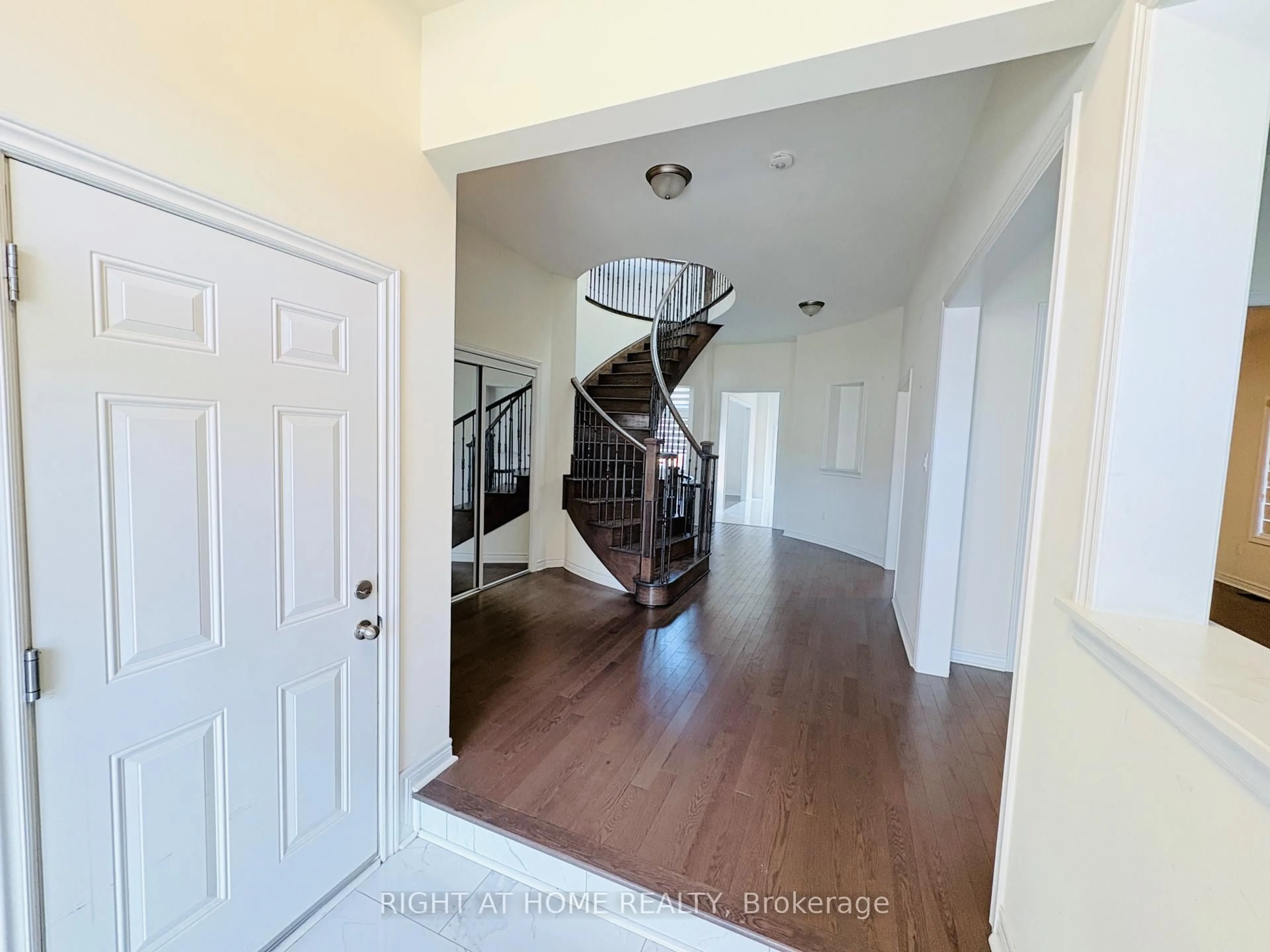 Indoor entryway for 41 Crellin St, Ajax Ontario L1Z 0T7