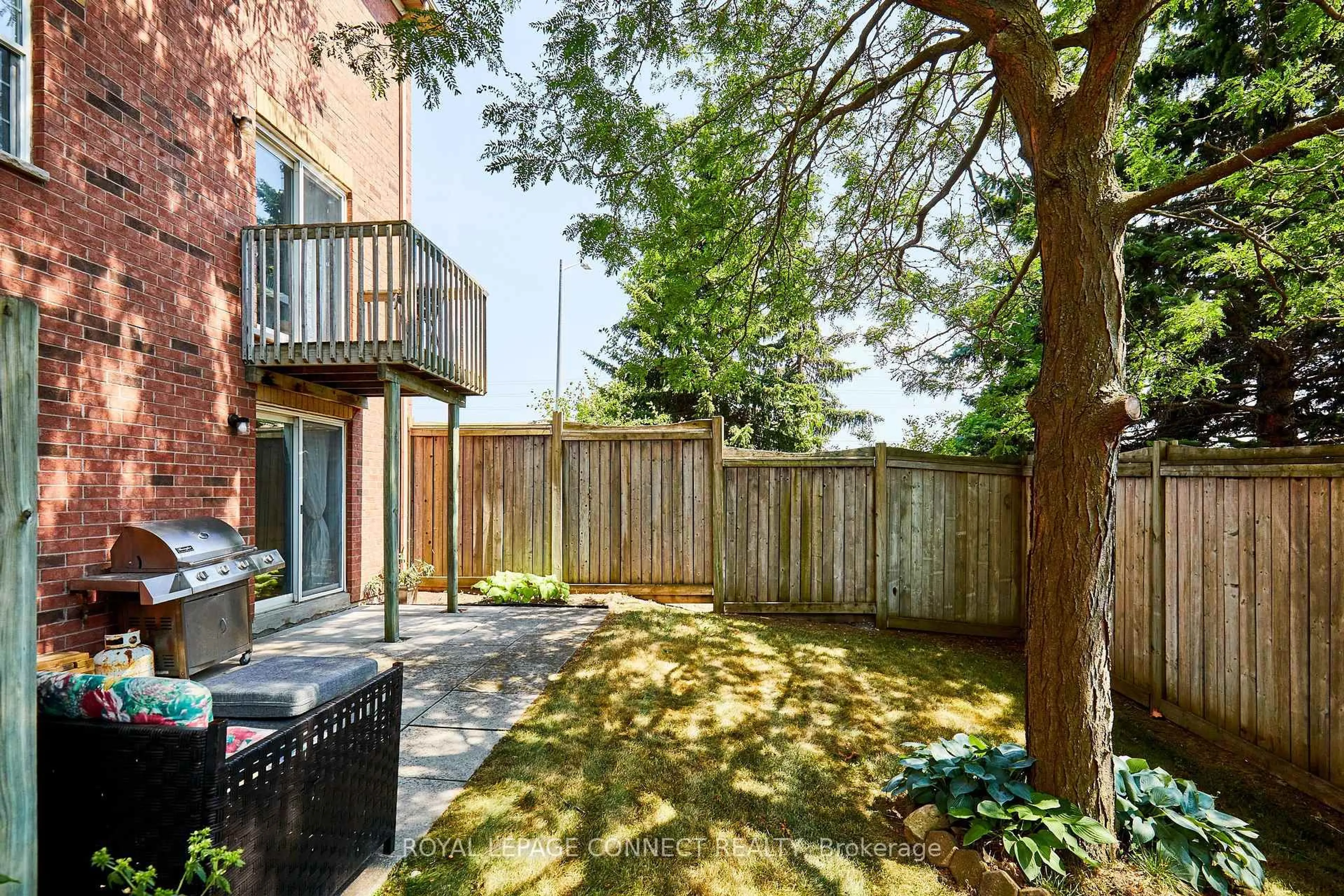 Patio, street for 575 Steeple Hill #31, Pickering Ontario L1V 7E4