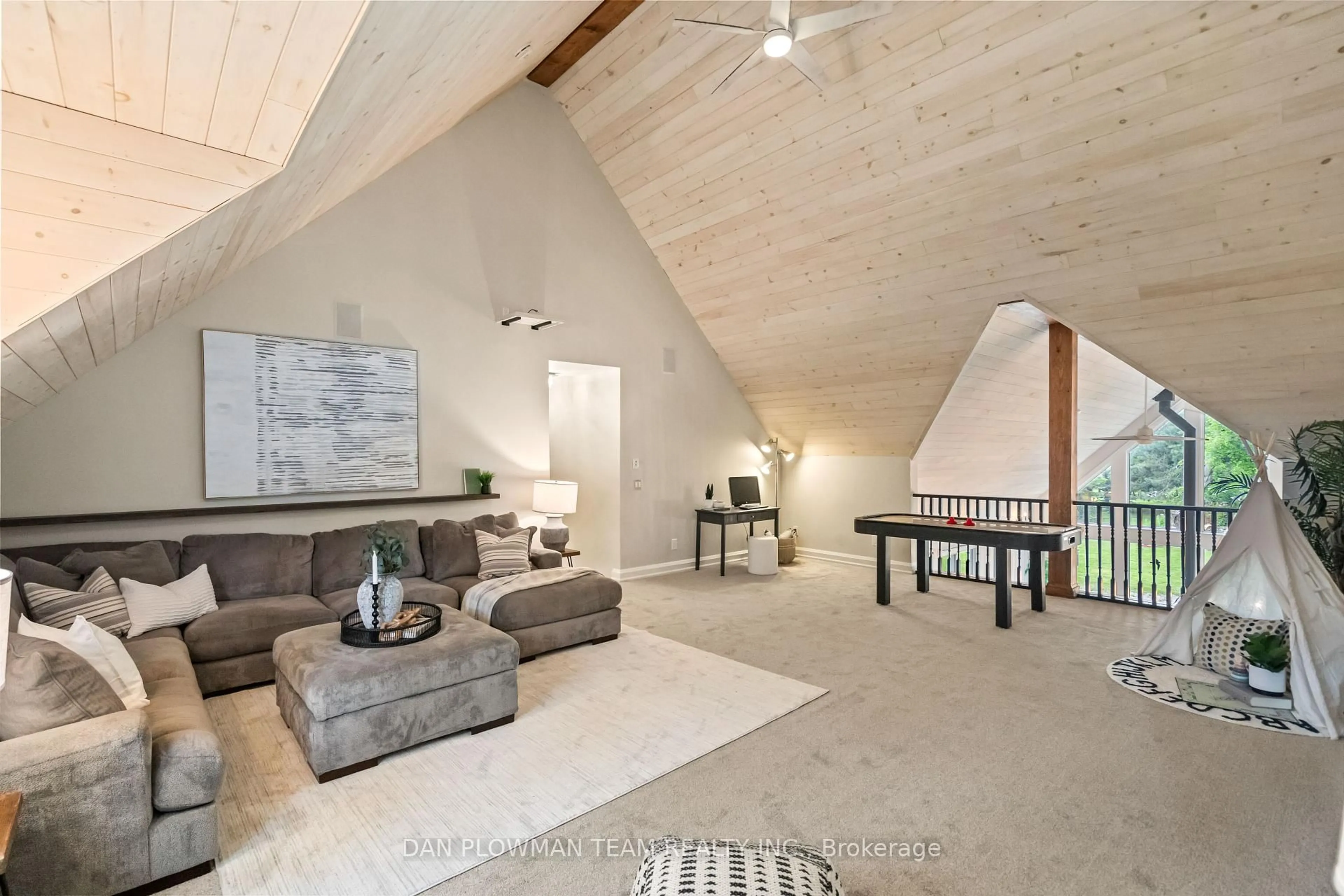 Living room with furniture, unknown for 28 Bradley Blvd, Clarington Ontario L0B 1J0