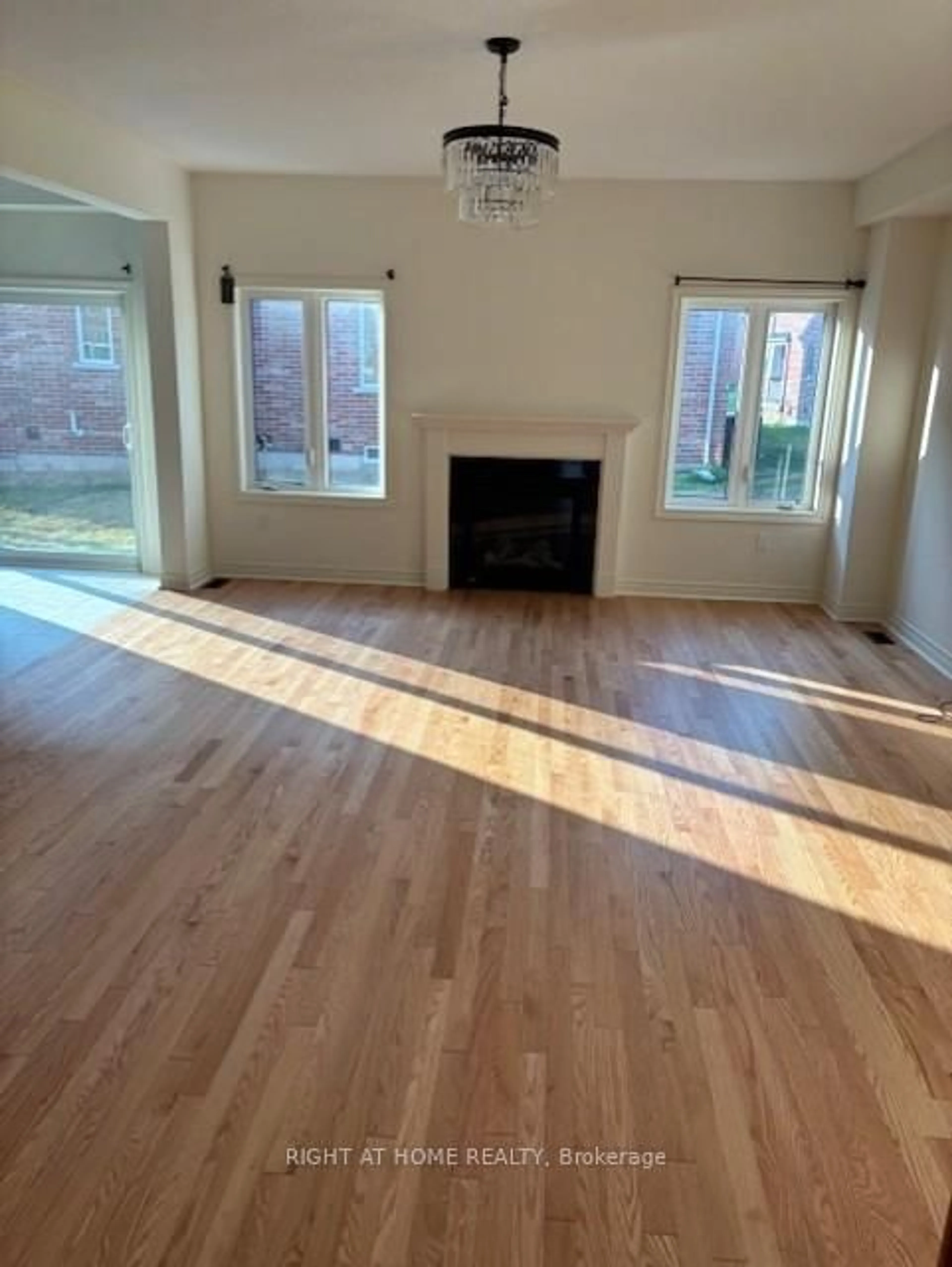 A pic of a room for 1213 Drinkle Cres, Oshawa Ontario L1K 3G8
