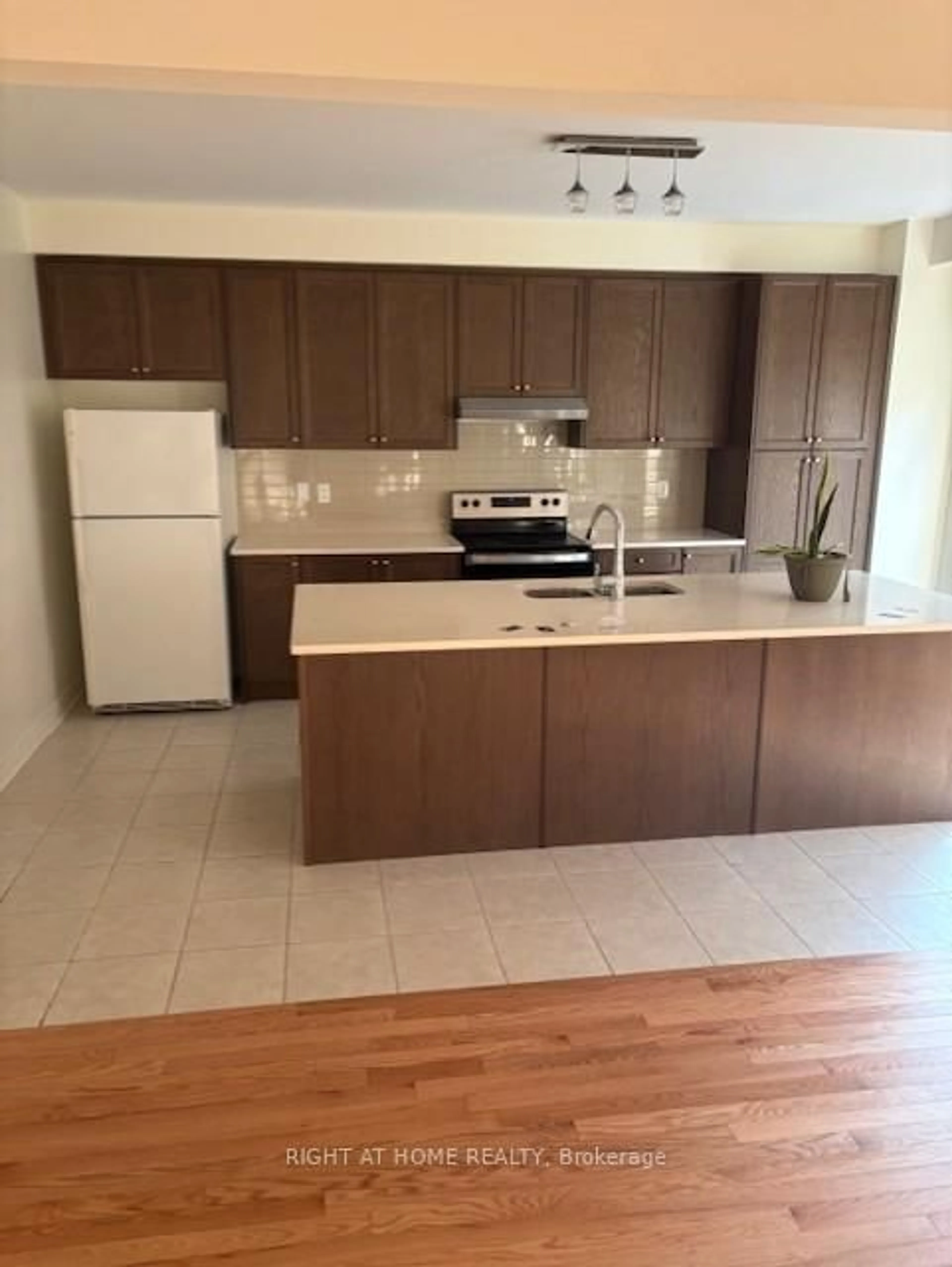 Standard kitchen, unknown for 1213 Drinkle Cres, Oshawa Ontario L1K 3G8