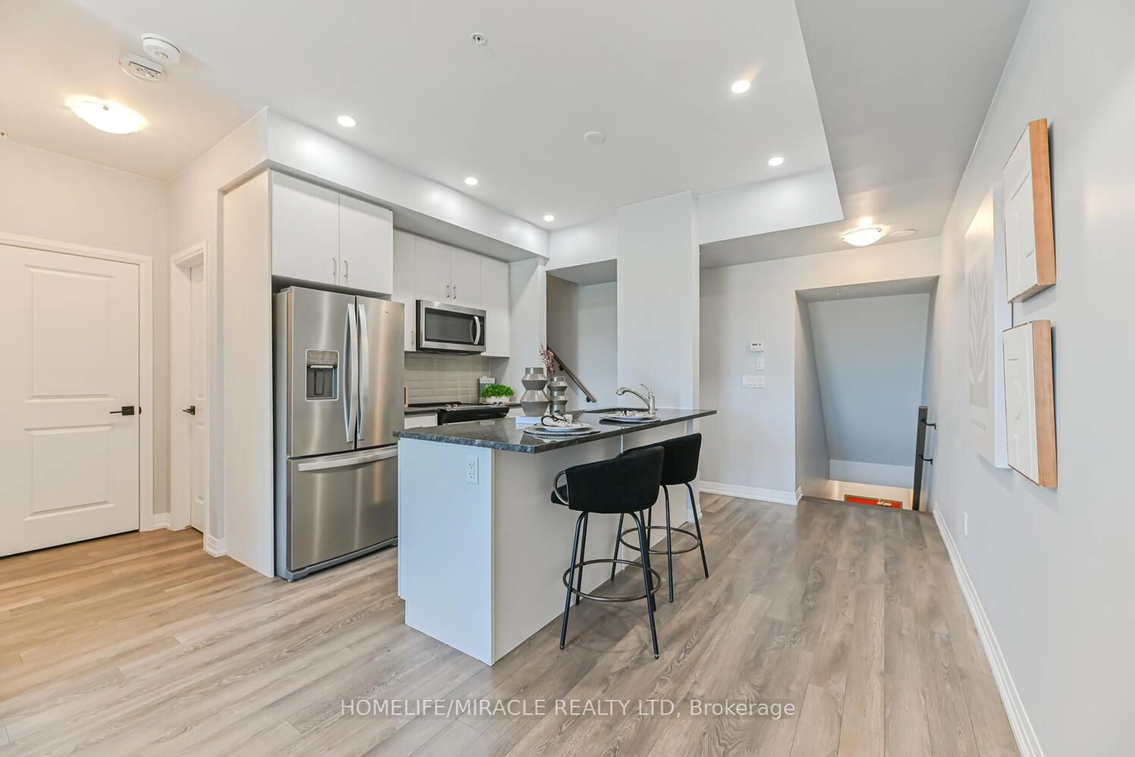 Open concept kitchen, unknown for 2635 William Jackson Dr #723, Pickering Ontario L1P 2V8